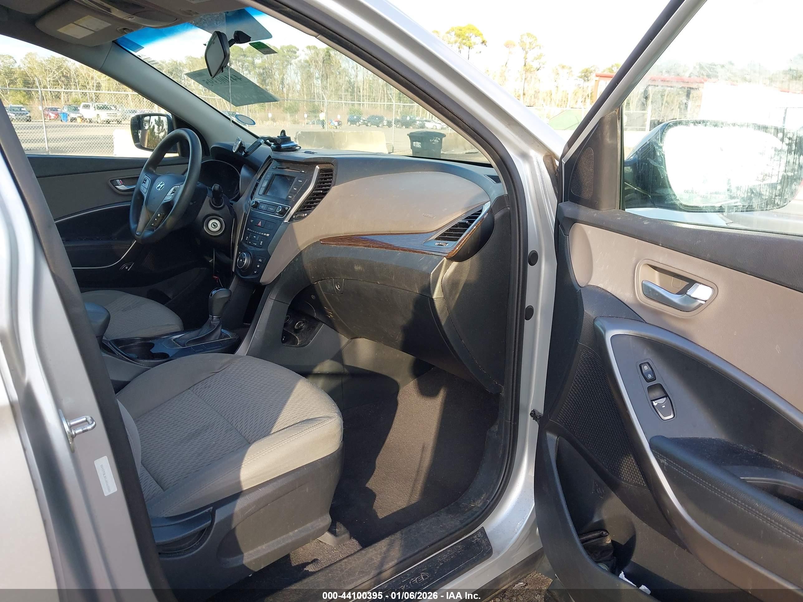 HYUNDAI SANTA image 5