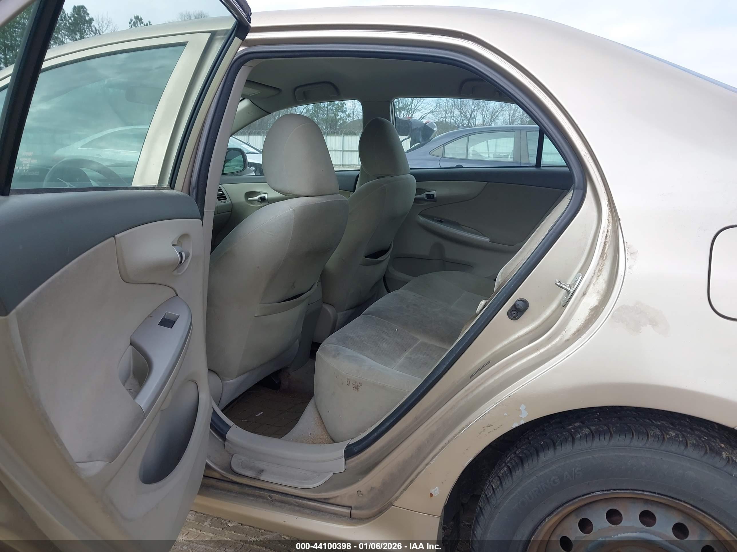 TOYOTA COROLLA image 8