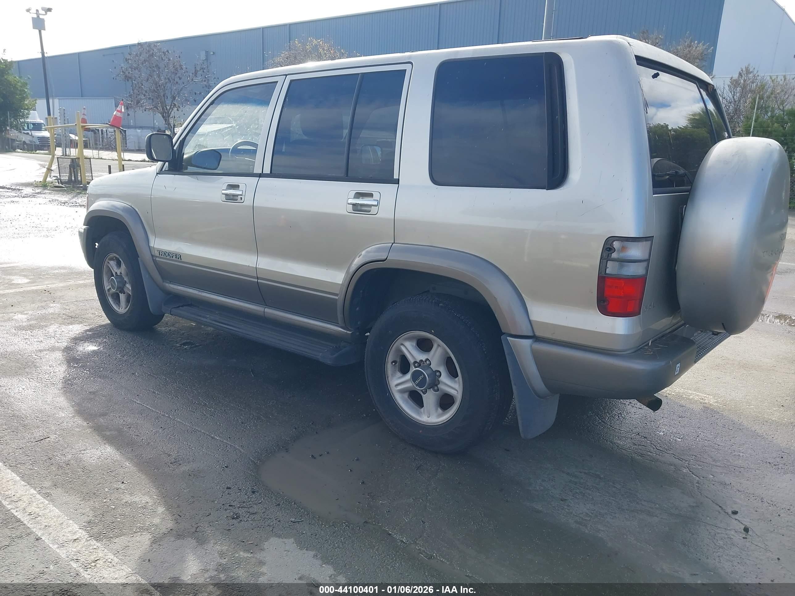ISUZU TROOPER image 3