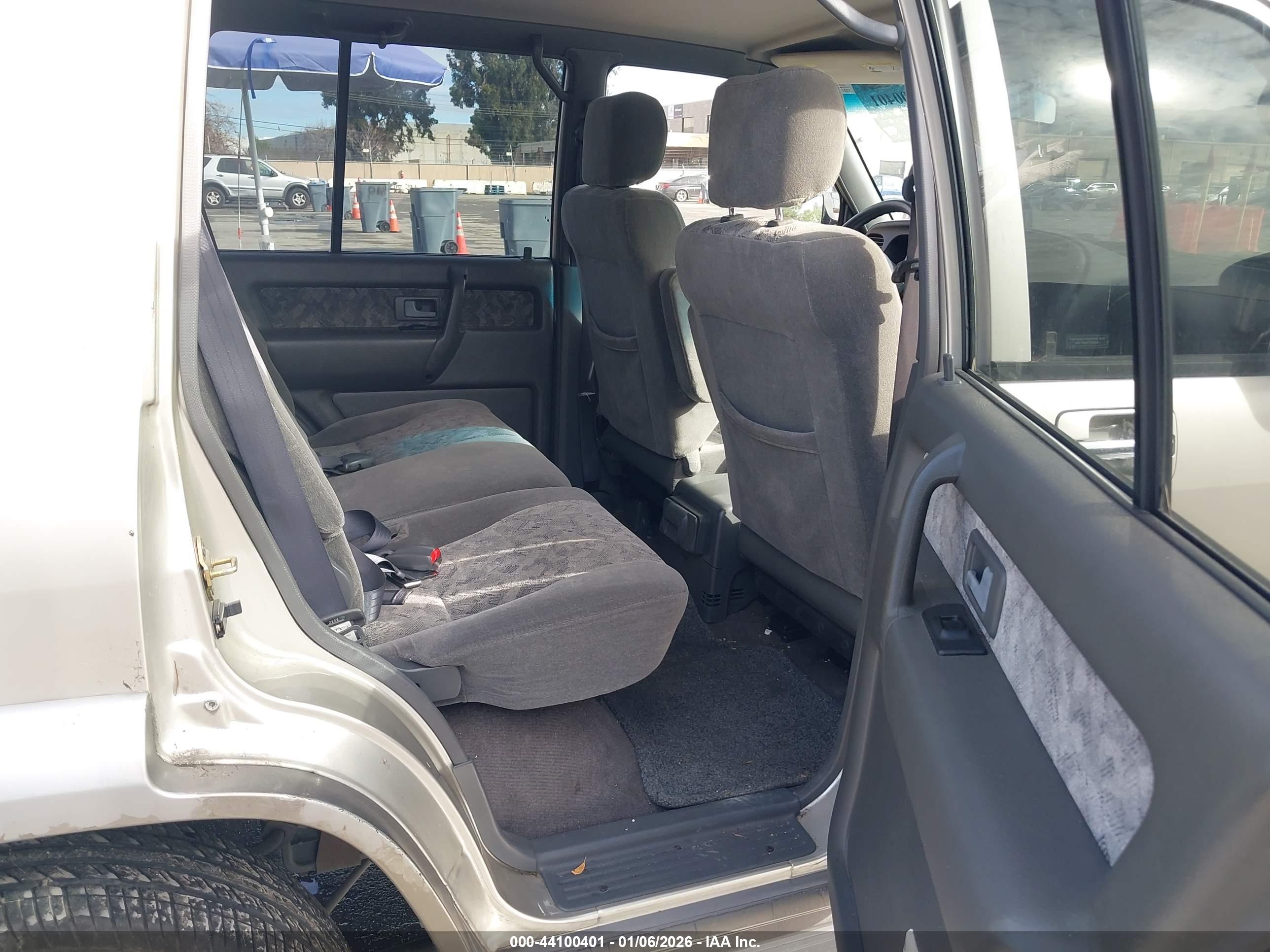 ISUZU TROOPER image 8