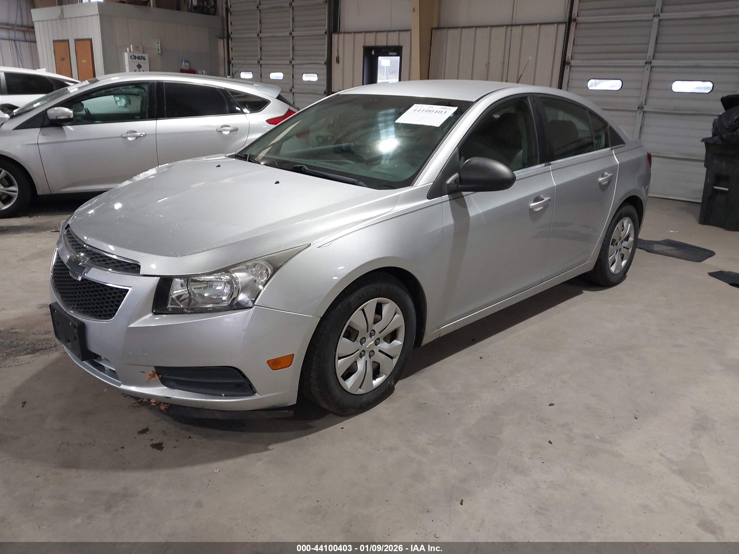 CHEVROLET CRUZE image 2