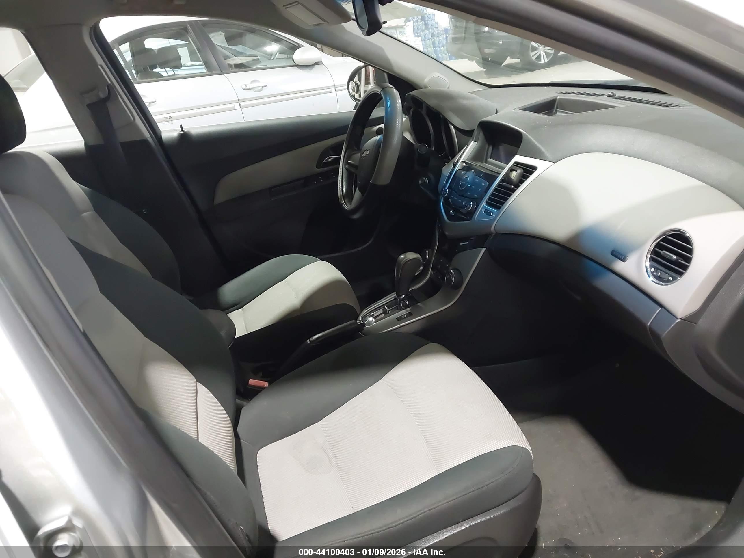 CHEVROLET CRUZE image 5