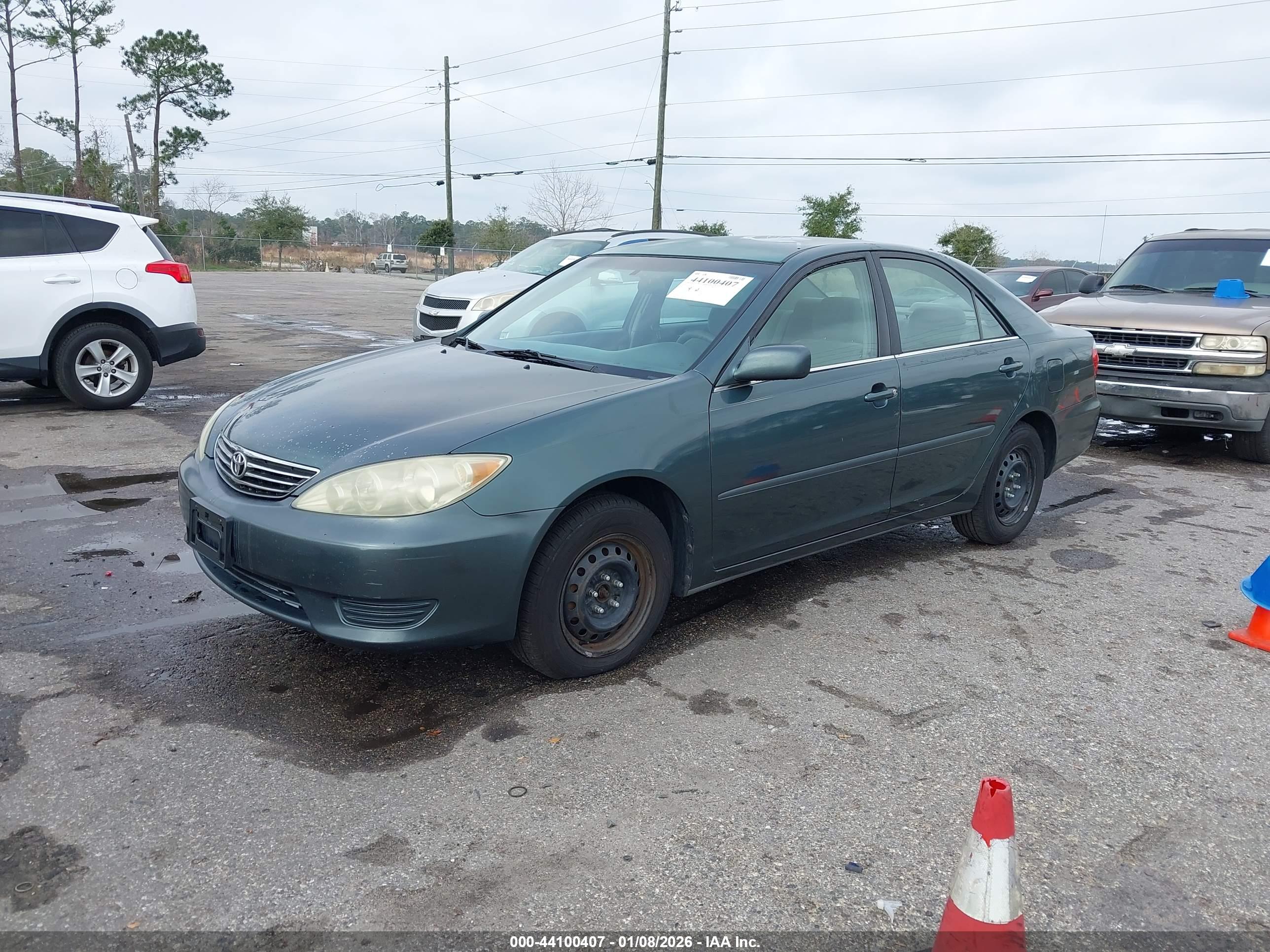 TOYOTA CAMRY image 2
