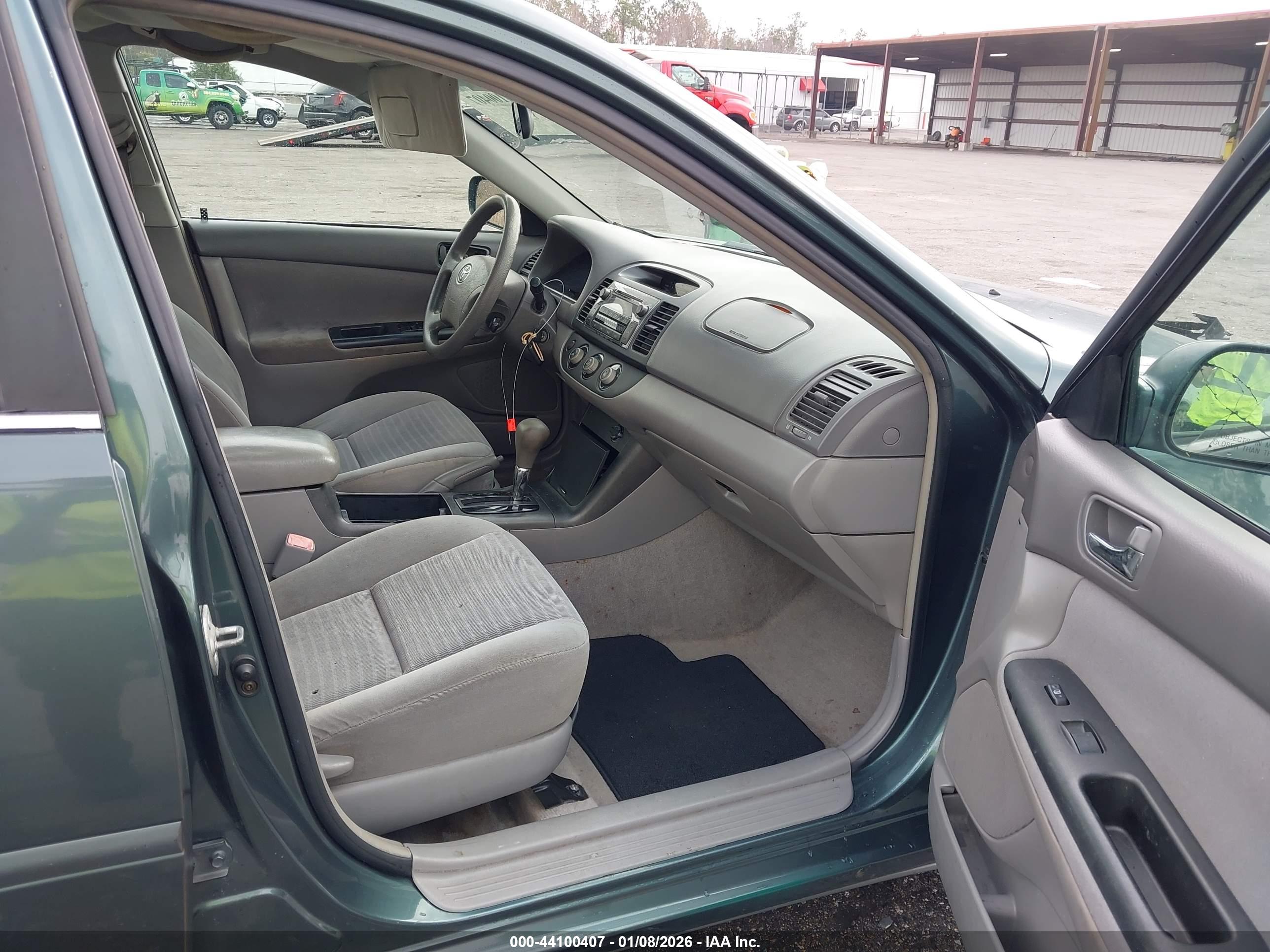 TOYOTA CAMRY image 5