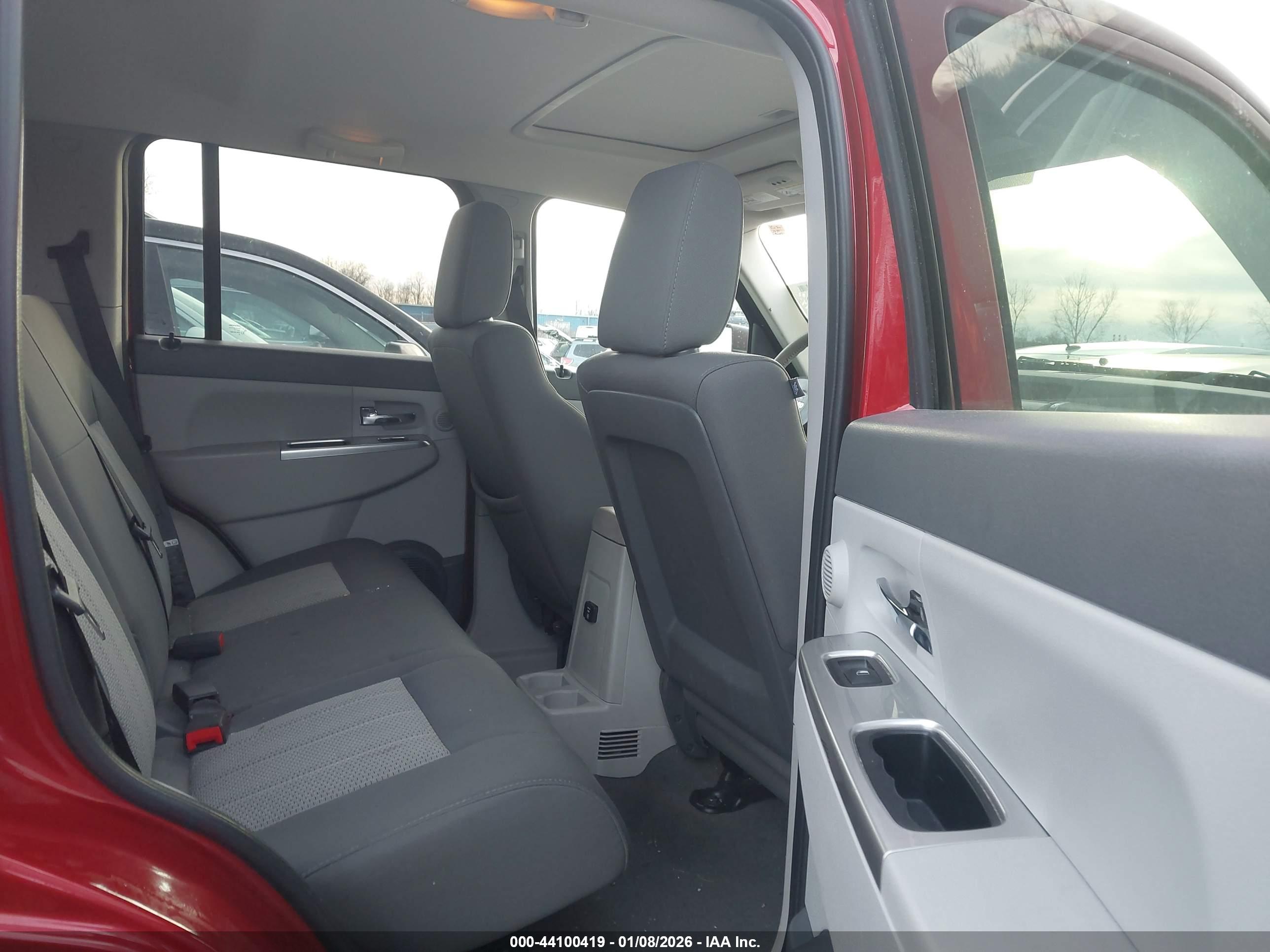 JEEP LIBERTY image 8