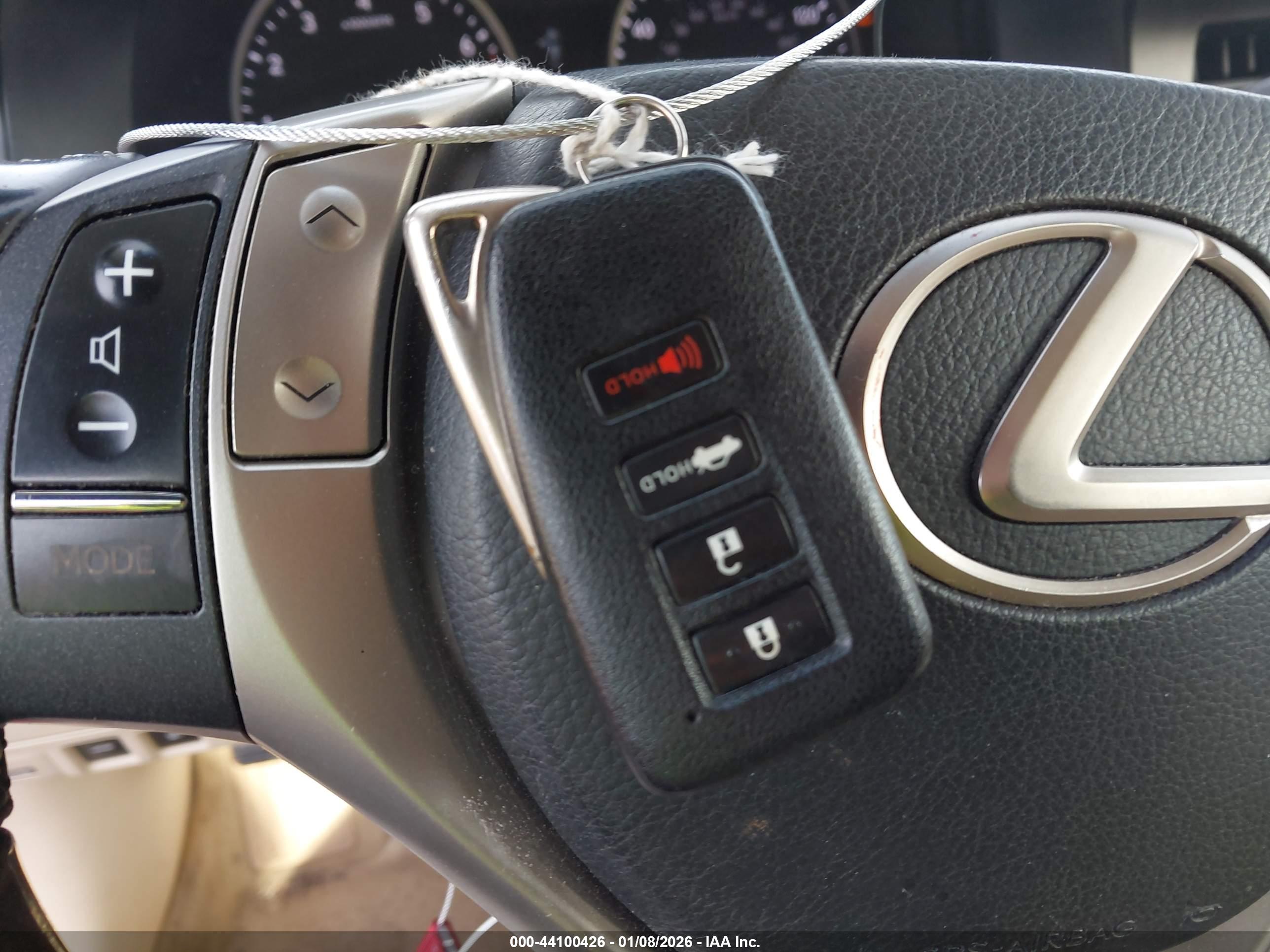 LEXUS ES image 11
