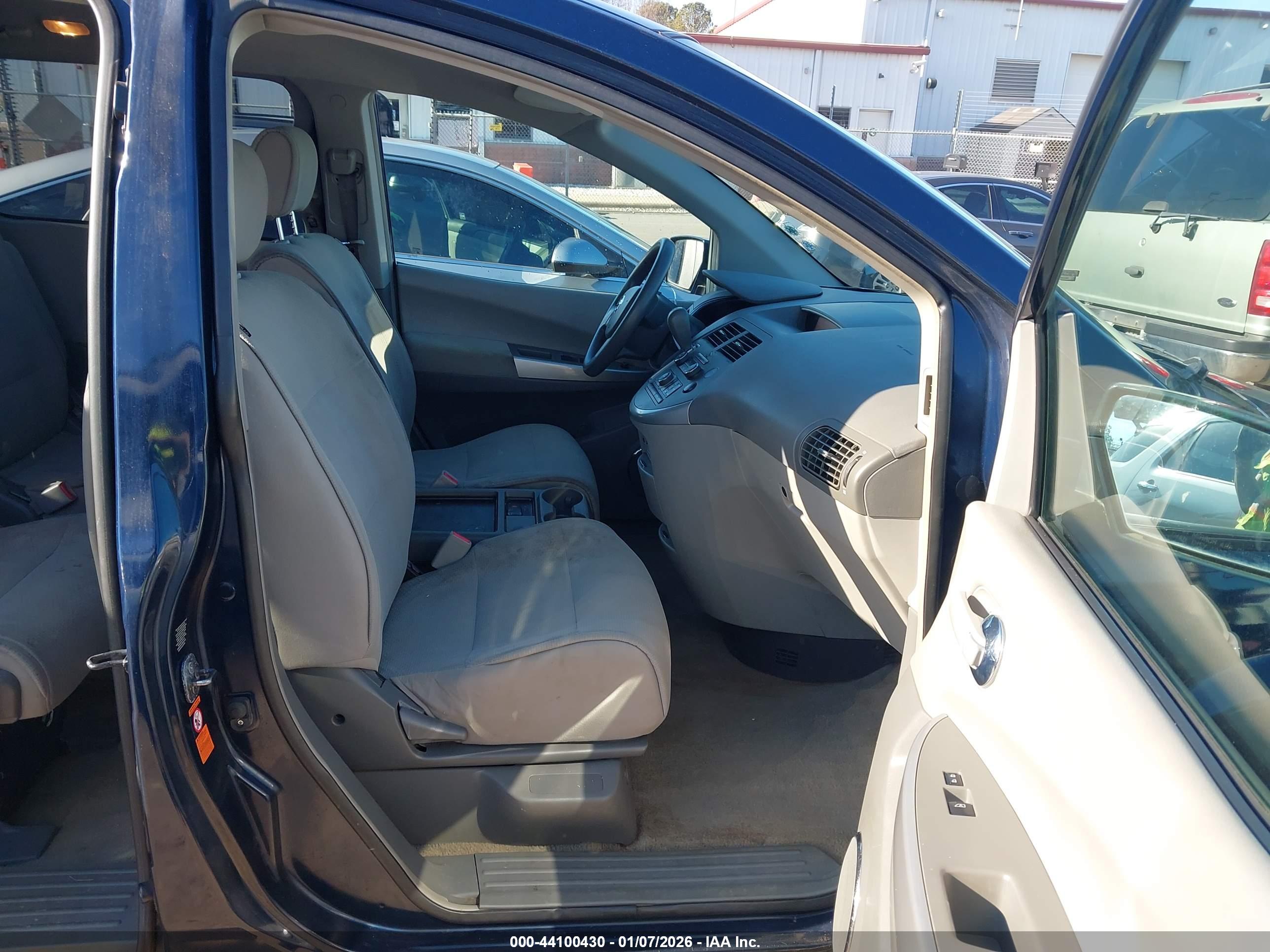 NISSAN QUEST image 5
