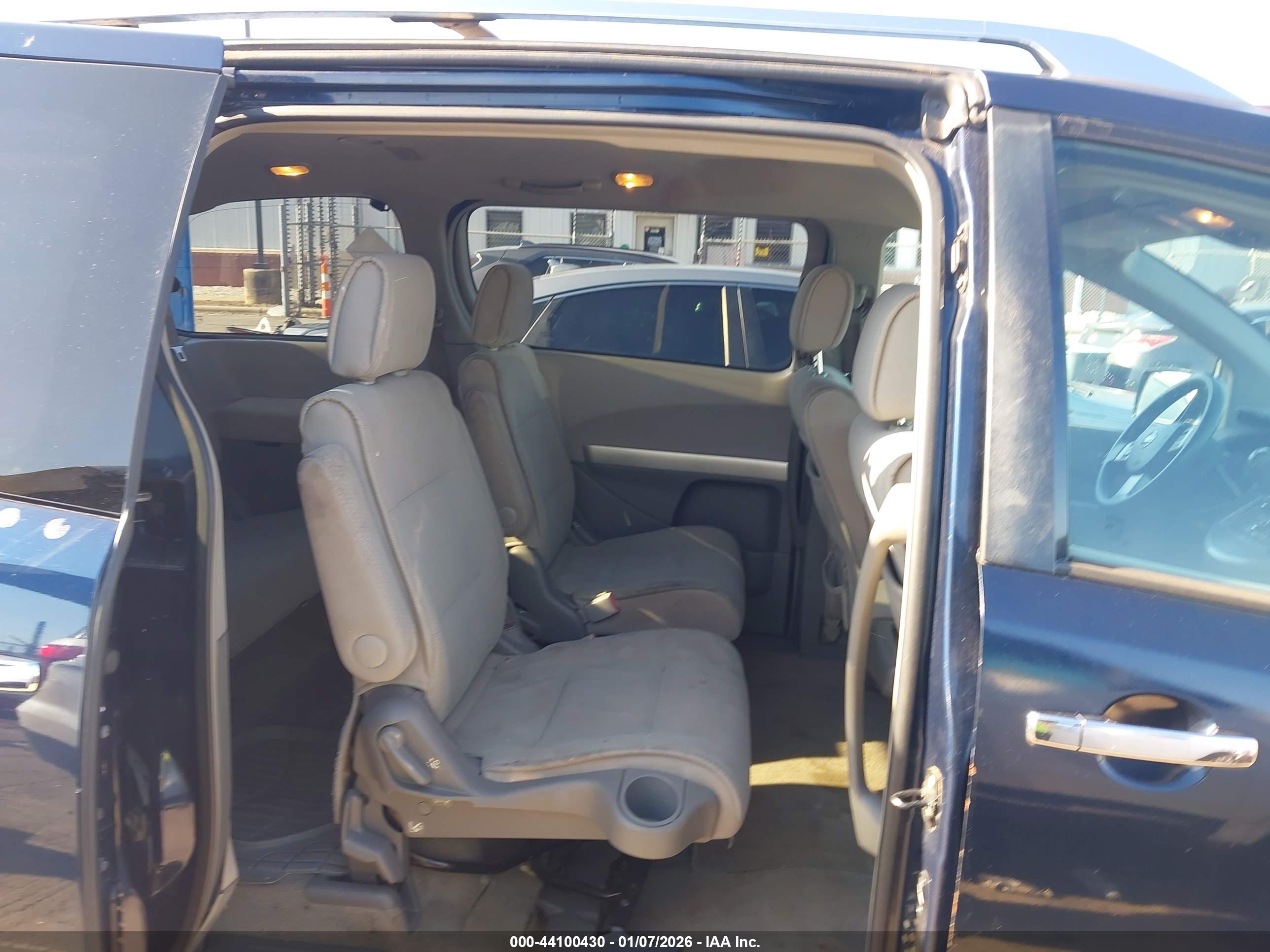 NISSAN QUEST image 8