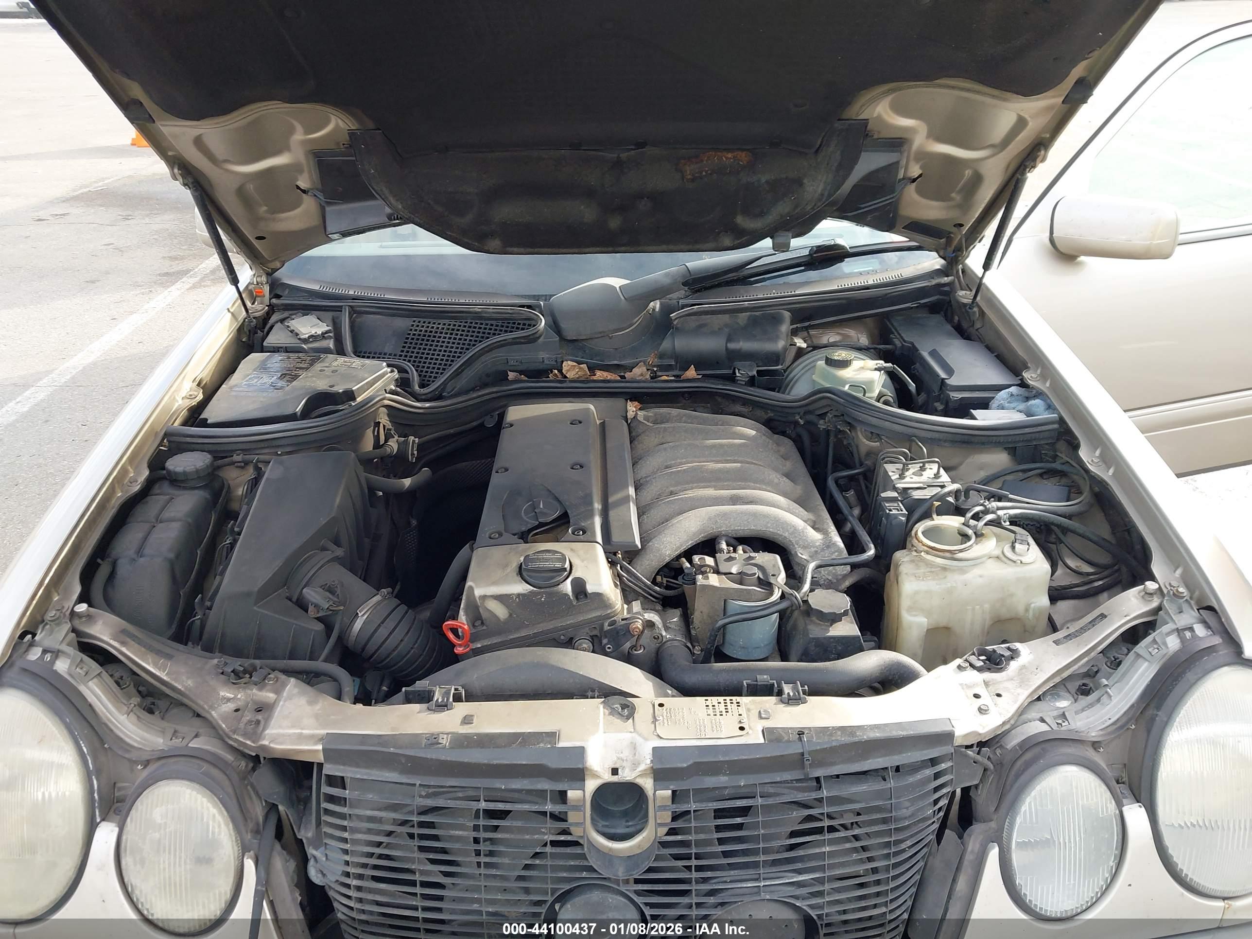 MERCEDES-BENZ E image 10