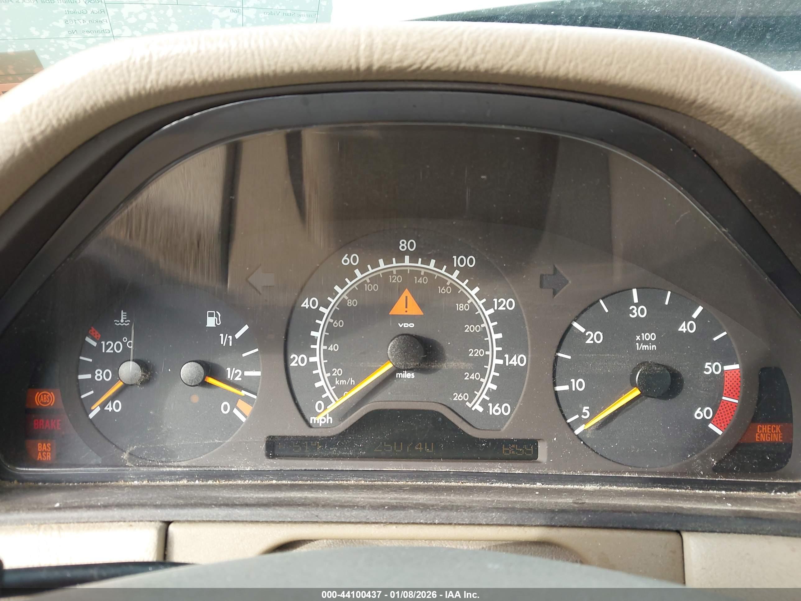 MERCEDES-BENZ E image 7