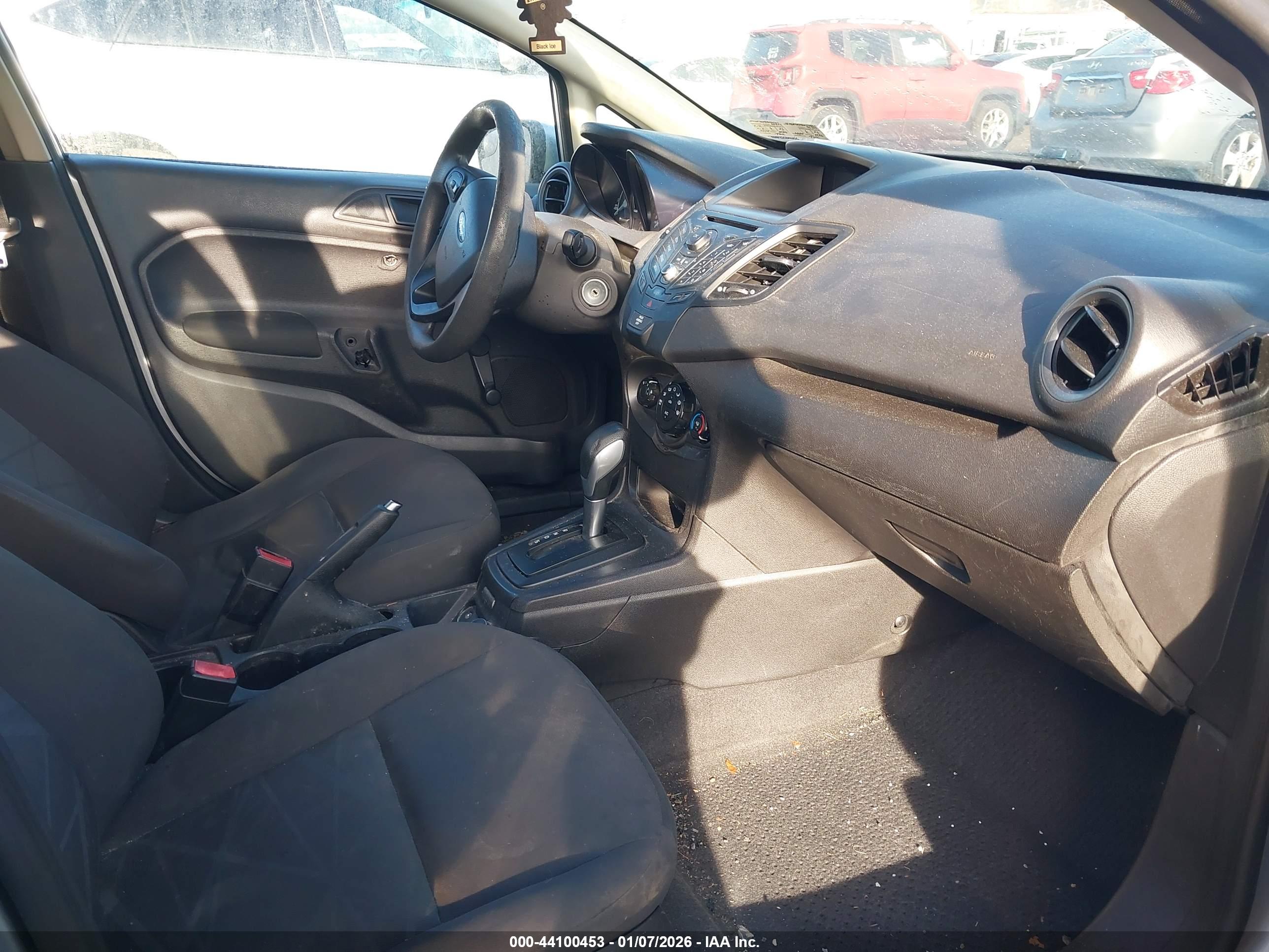 FORD FIESTA image 5