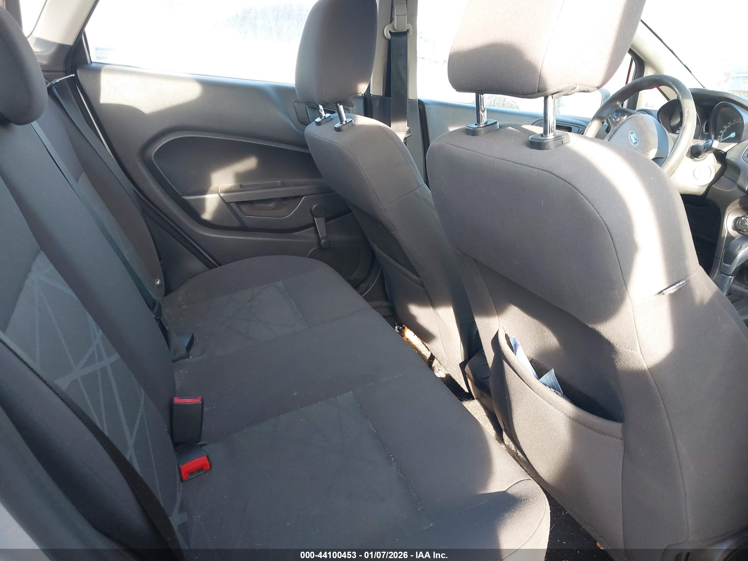 FORD FIESTA image 8