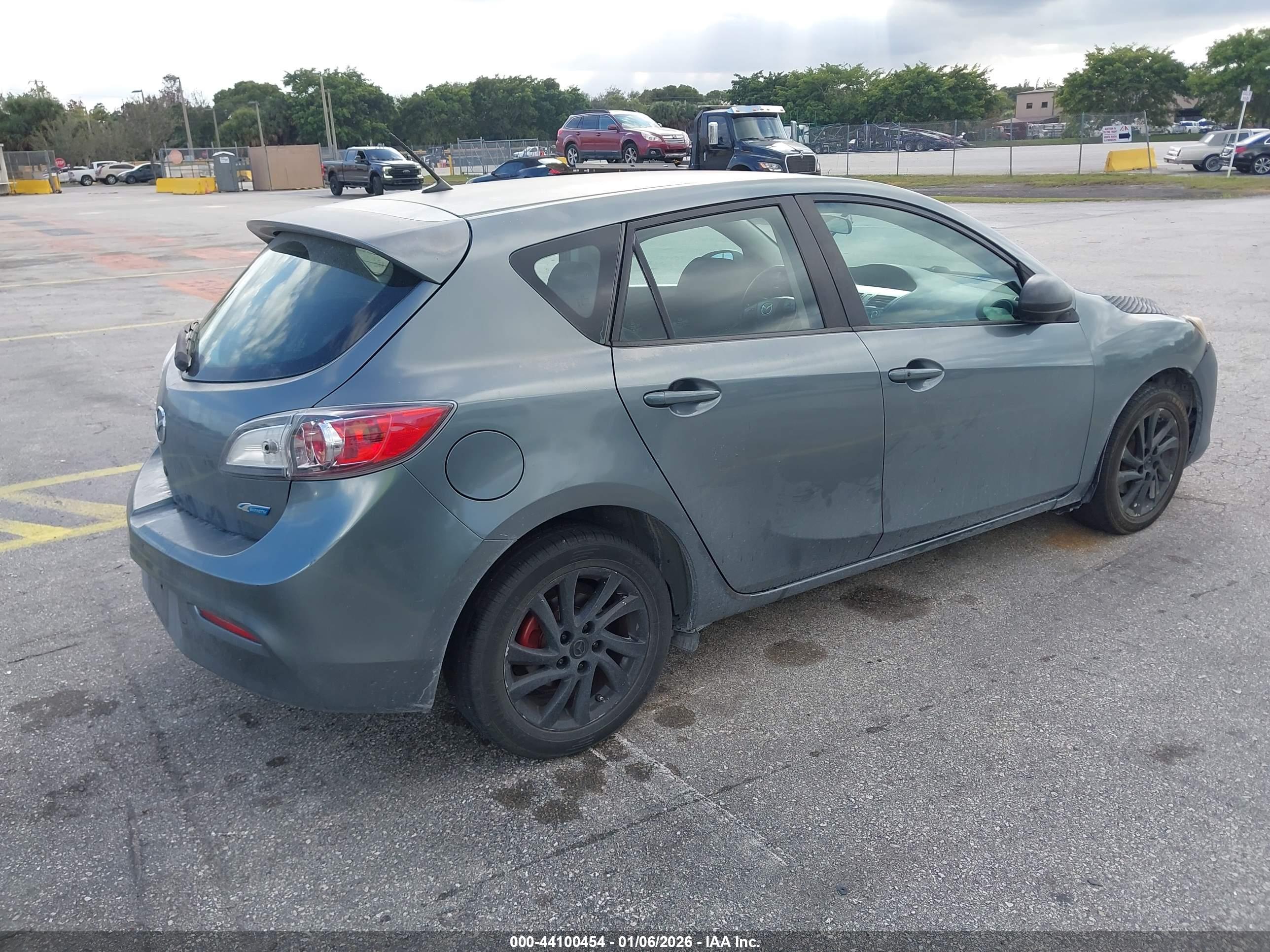 MAZDA MAZDA3 image 4