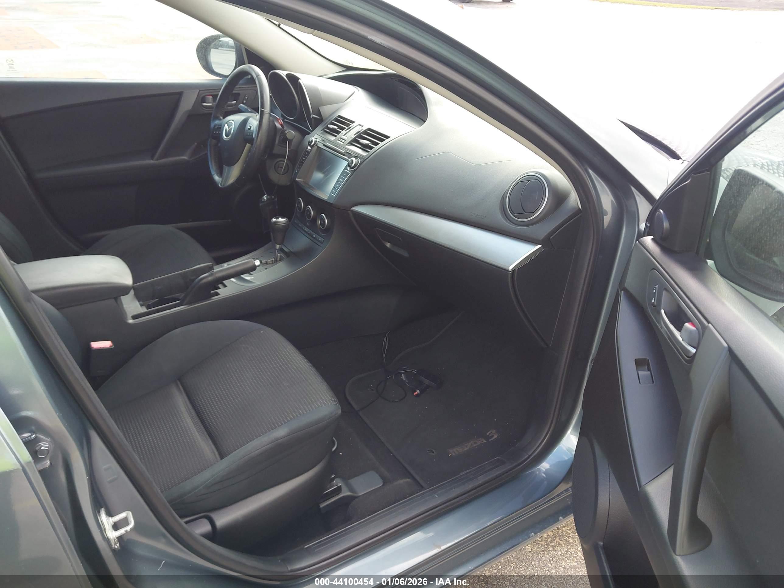 MAZDA MAZDA3 image 5