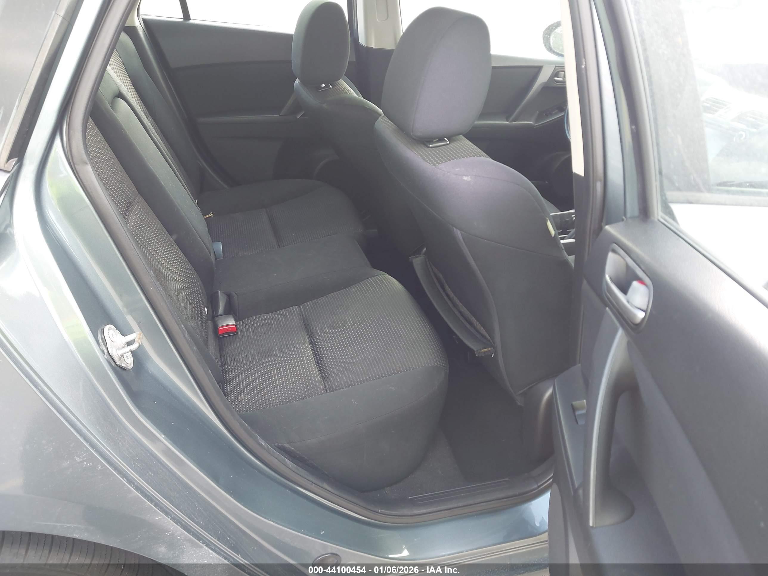 MAZDA MAZDA3 image 8