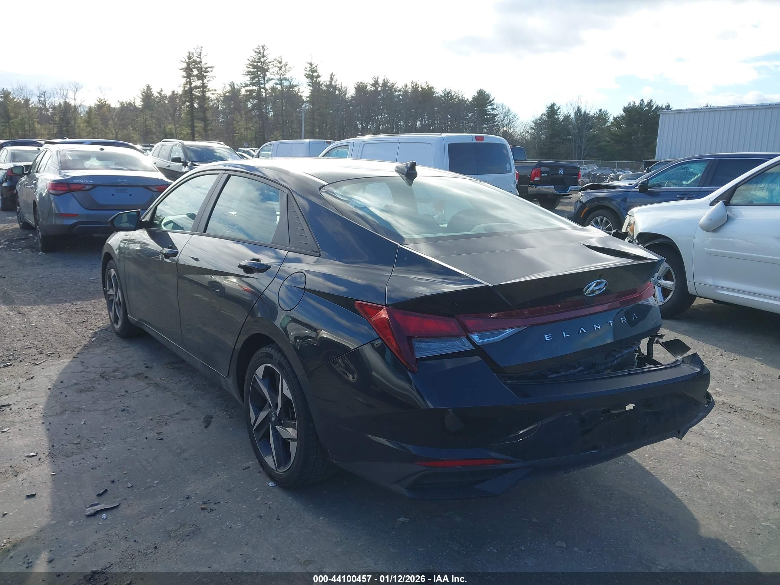 HYUNDAI ELANTRA image 3