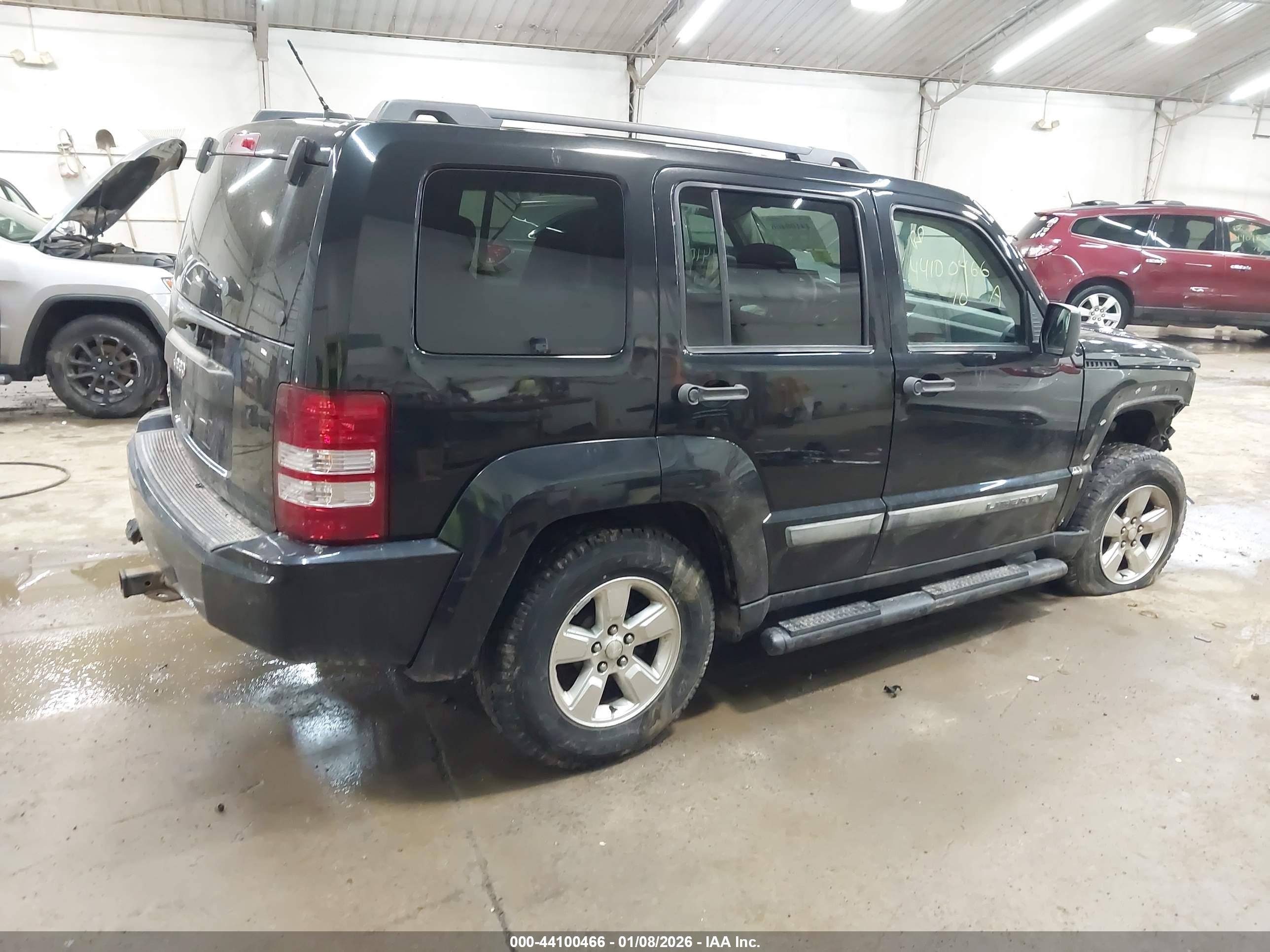 JEEP LIBERTY image 4