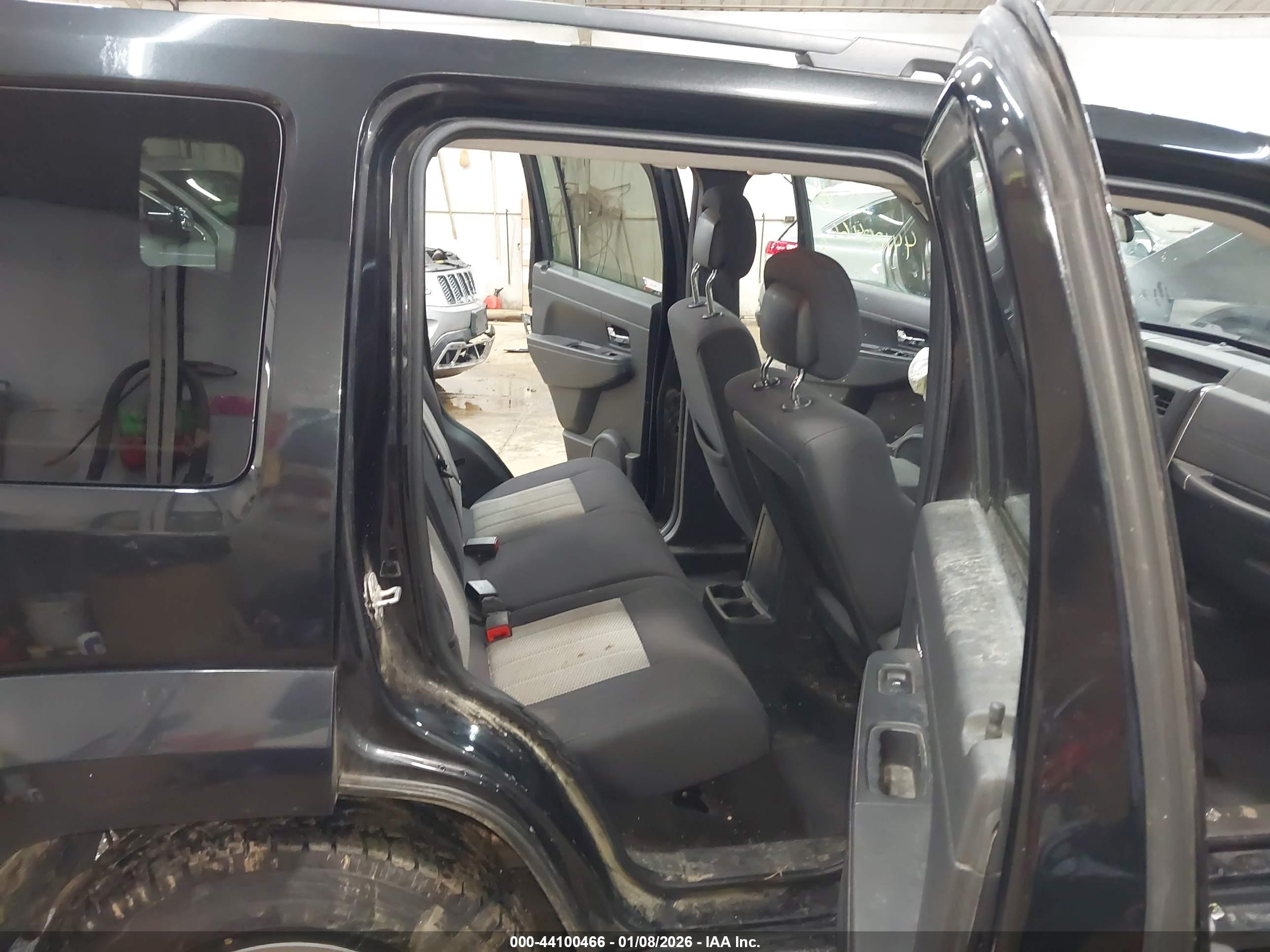 JEEP LIBERTY image 8