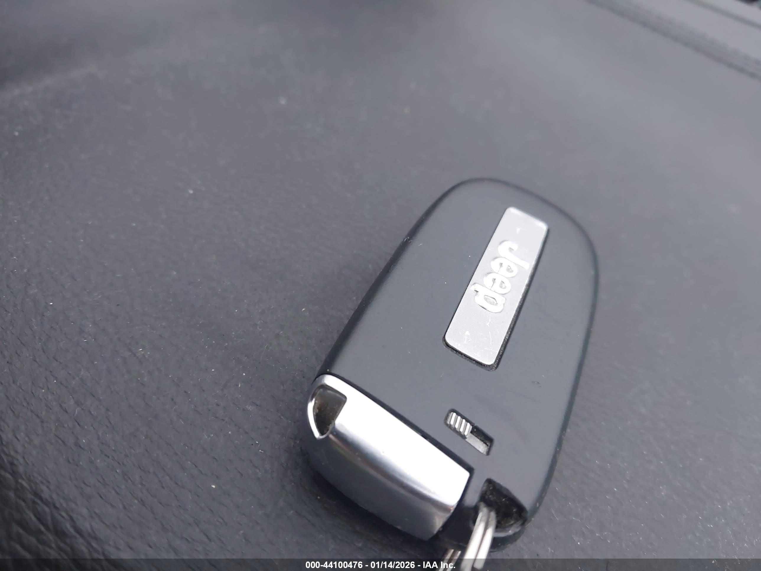 JEEP CHEROKEE image 11