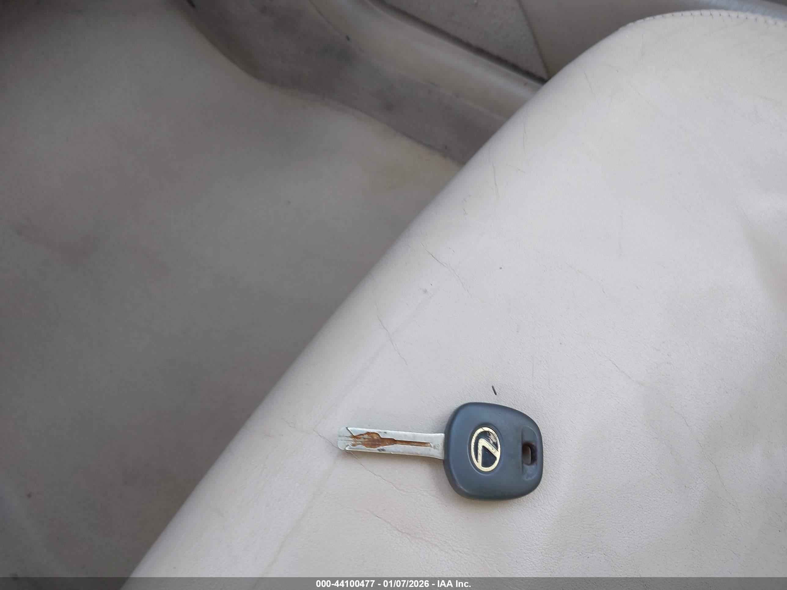 LEXUS ES image 11