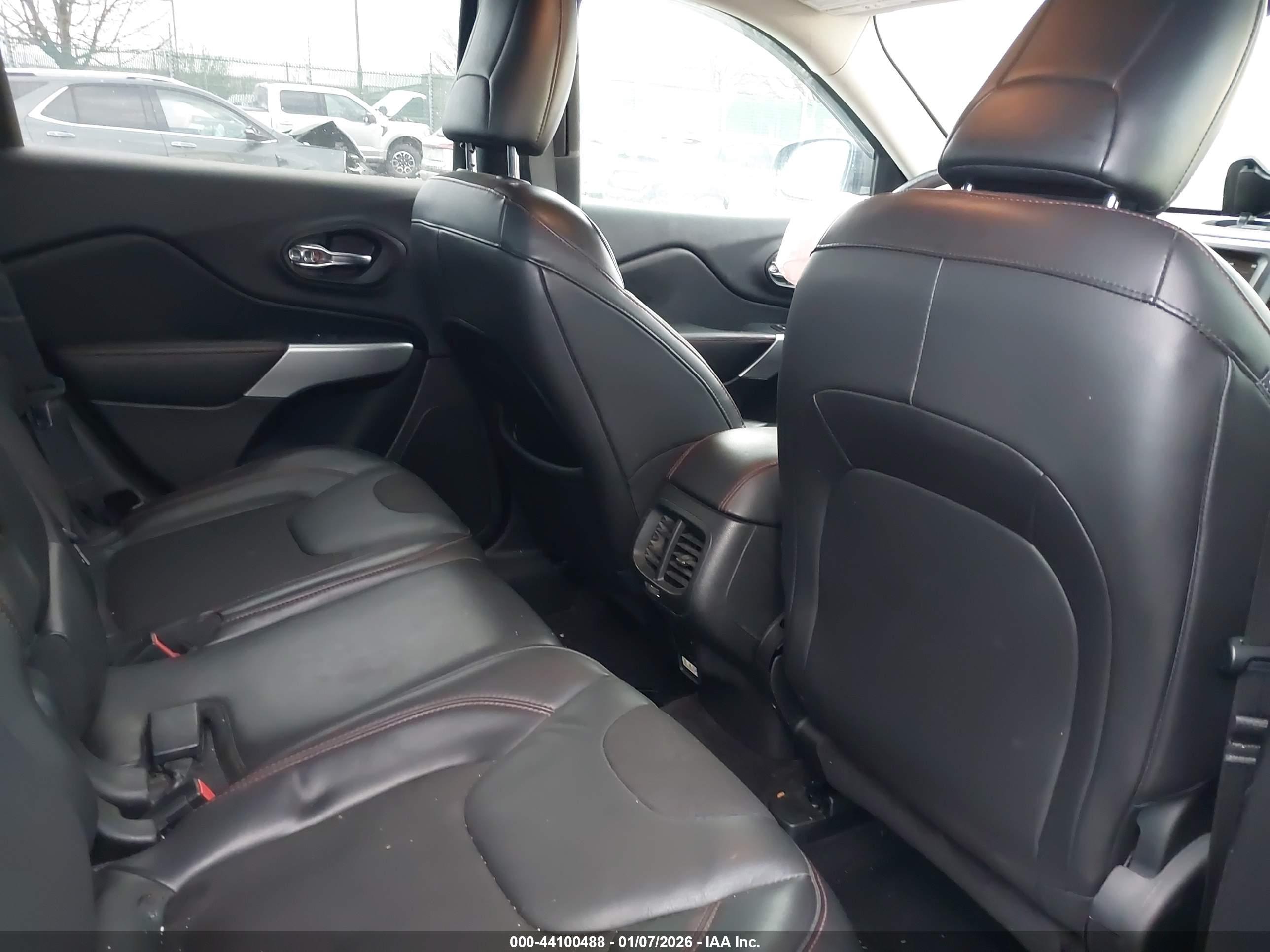 JEEP CHEROKEE image 8
