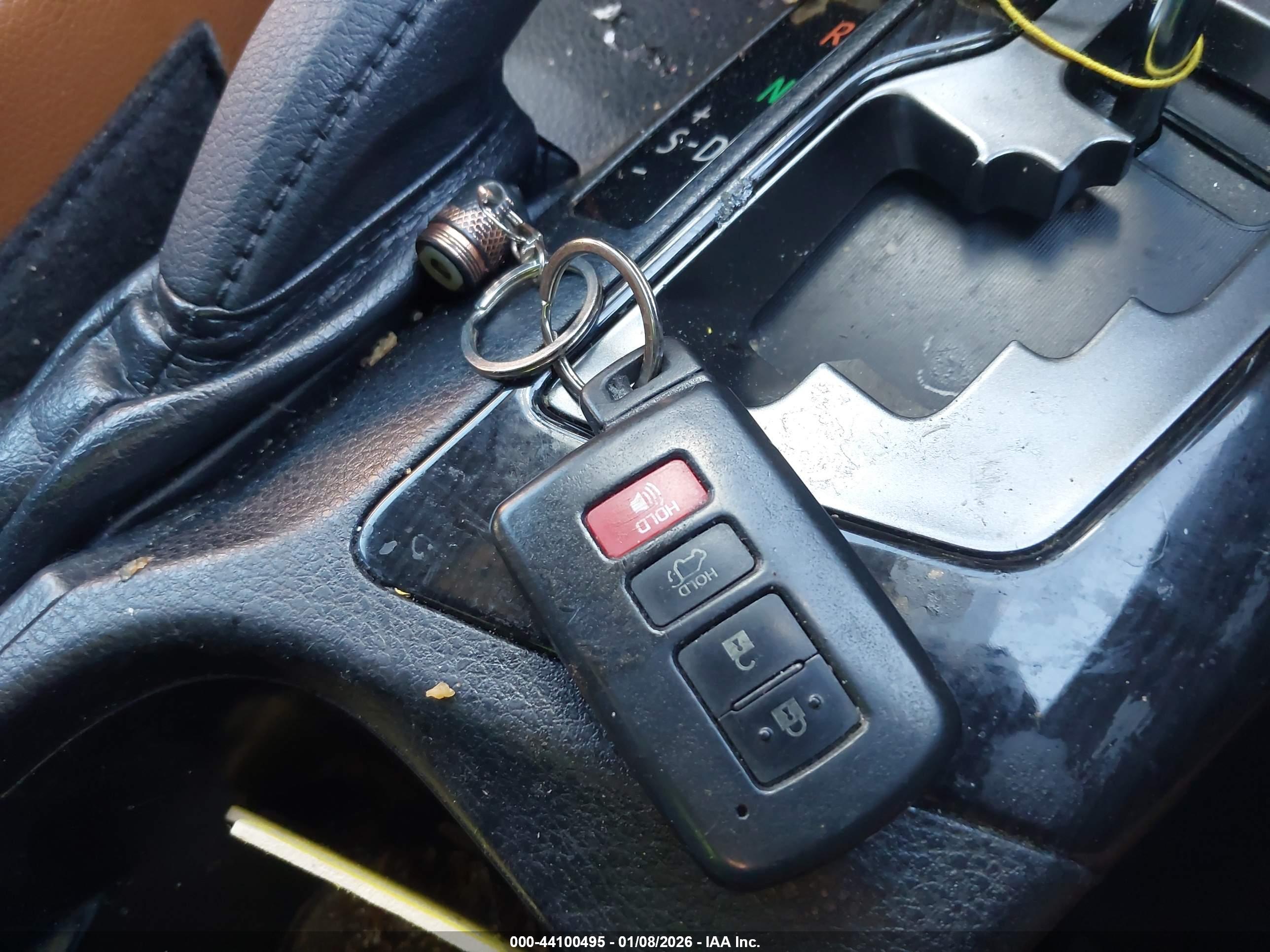 TOYOTA RAV4 image 11