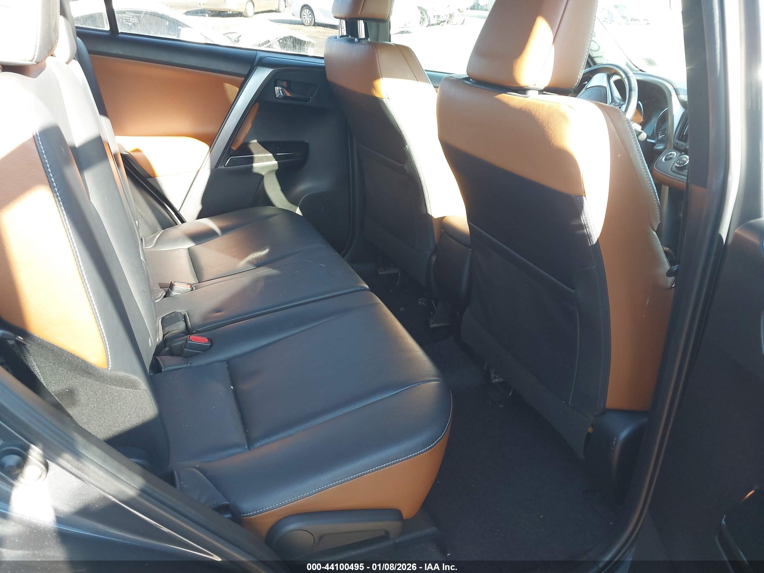 TOYOTA RAV4 image 8