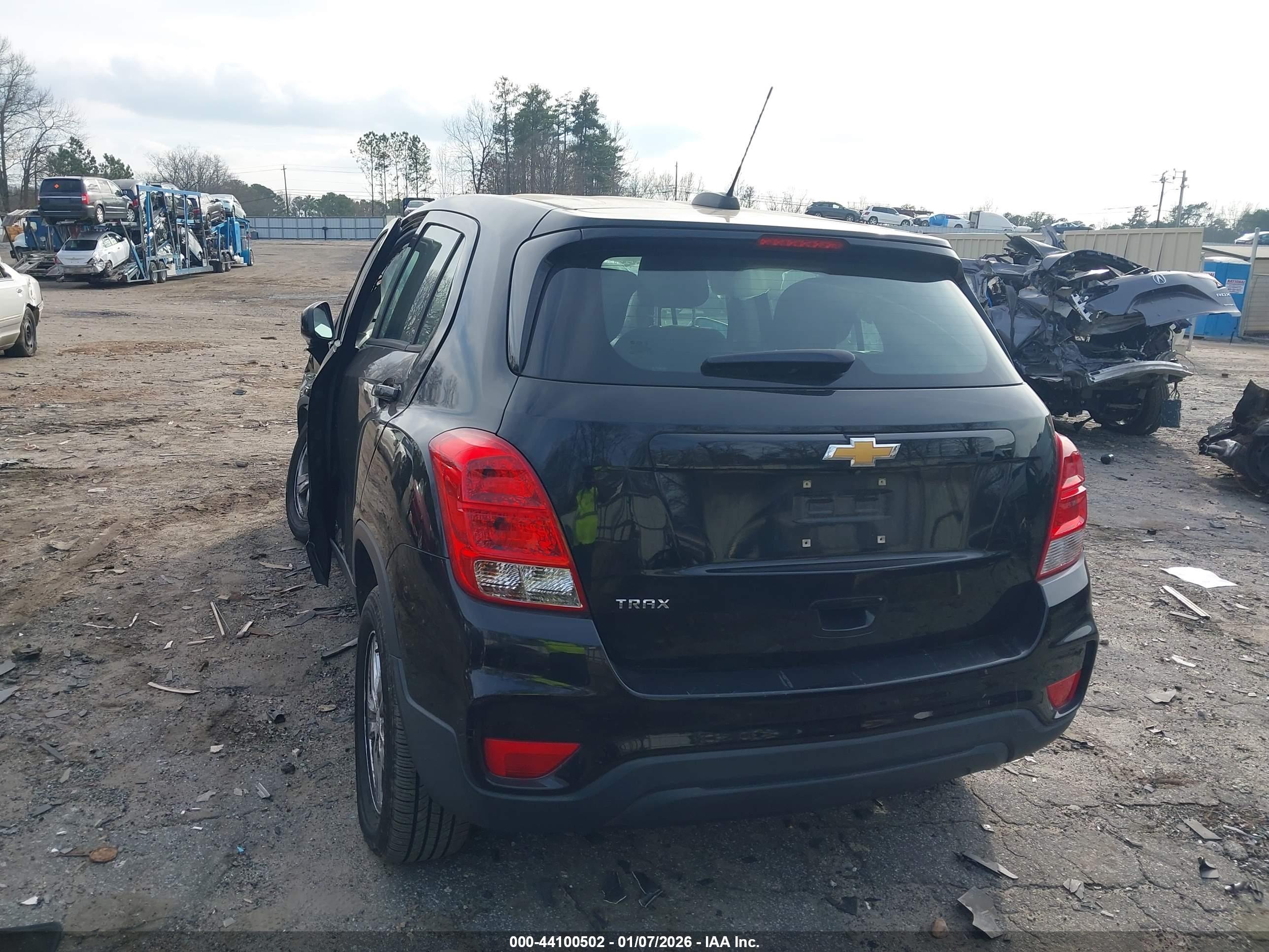 CHEVROLET TRAX image 3