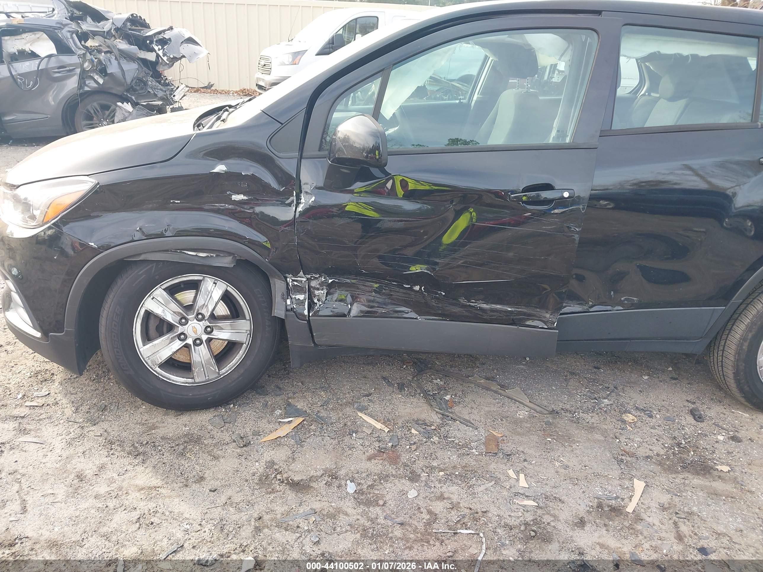 CHEVROLET TRAX image 6