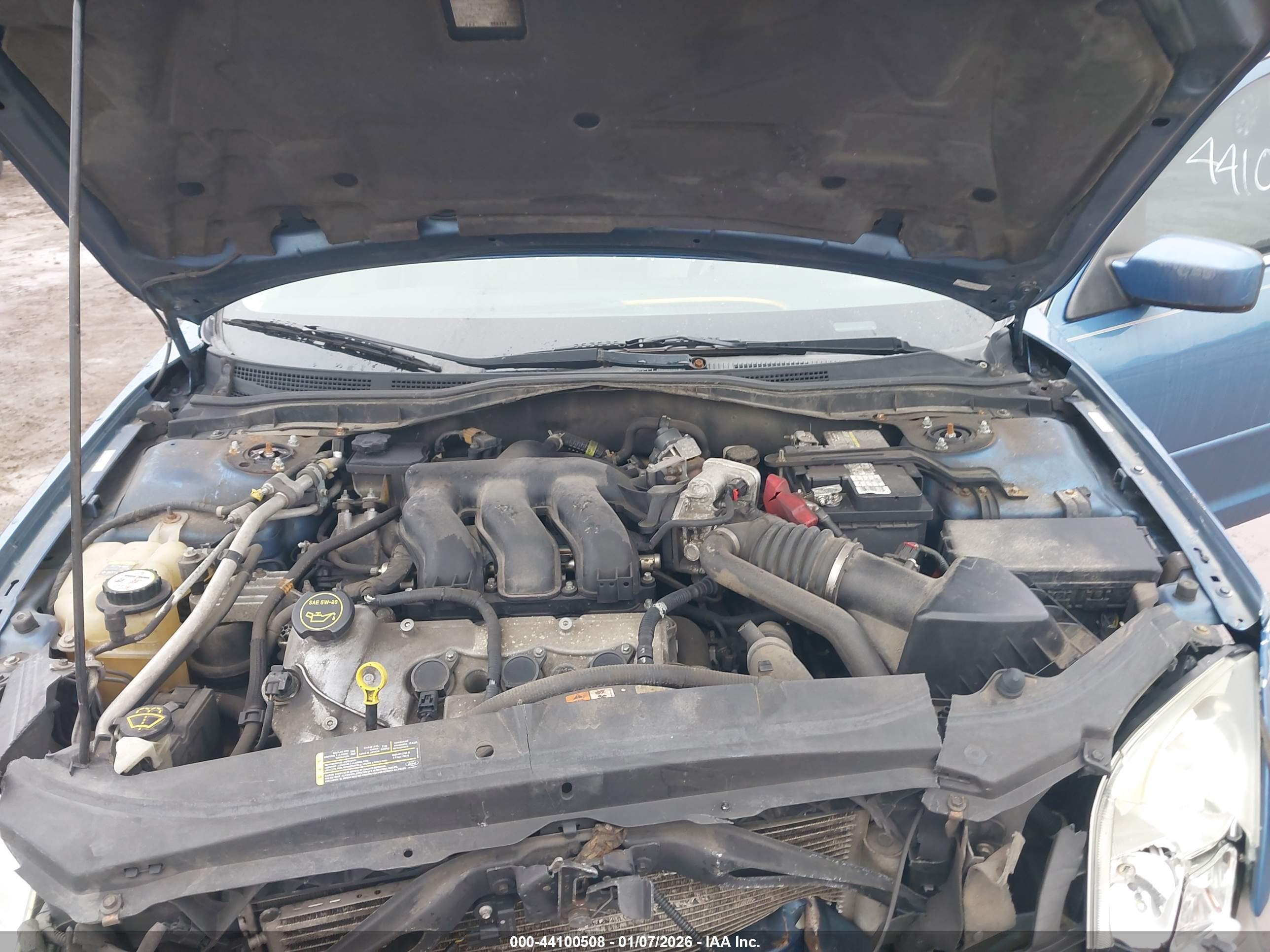 FORD FUSION image 10