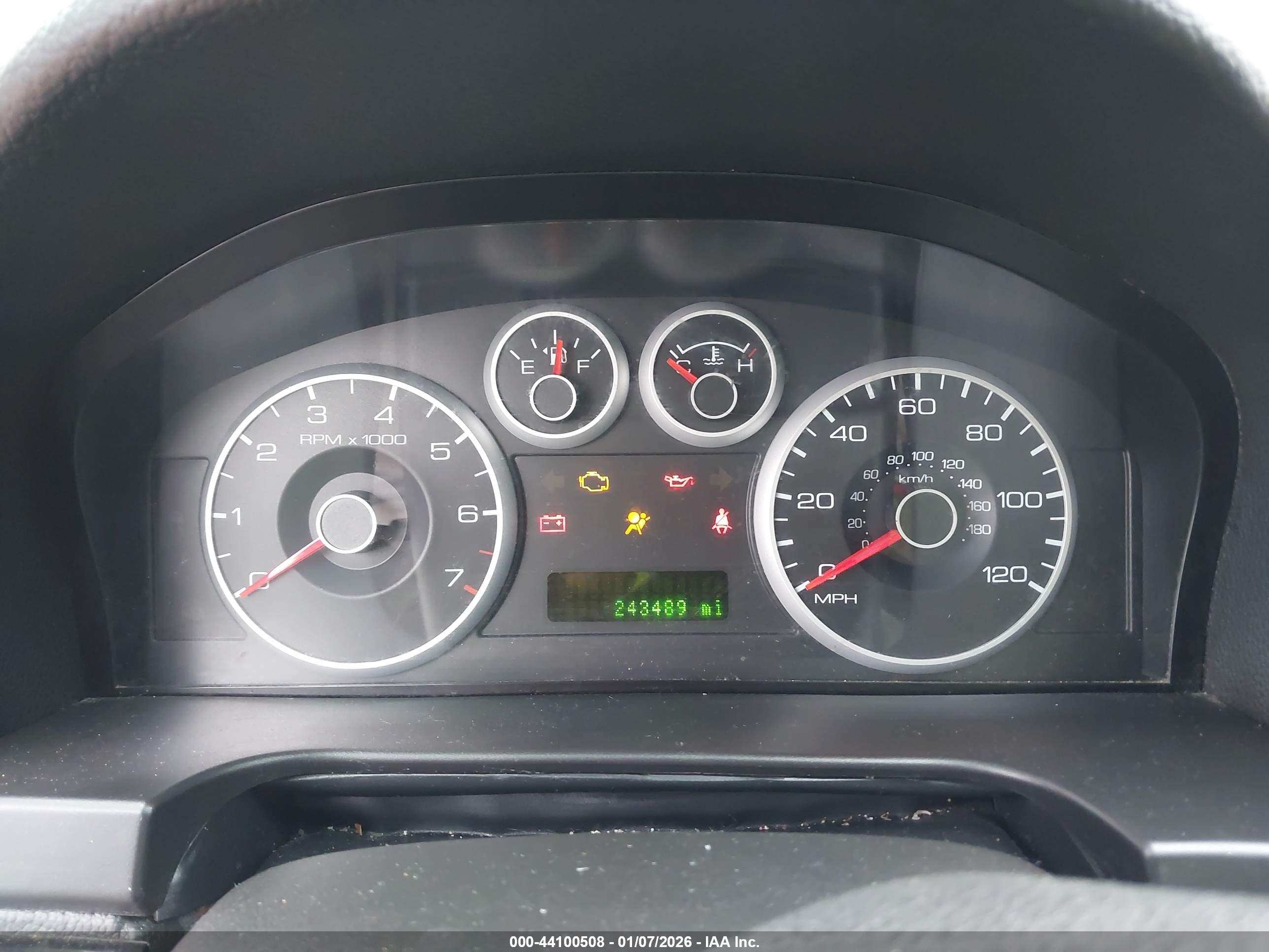 FORD FUSION image 7