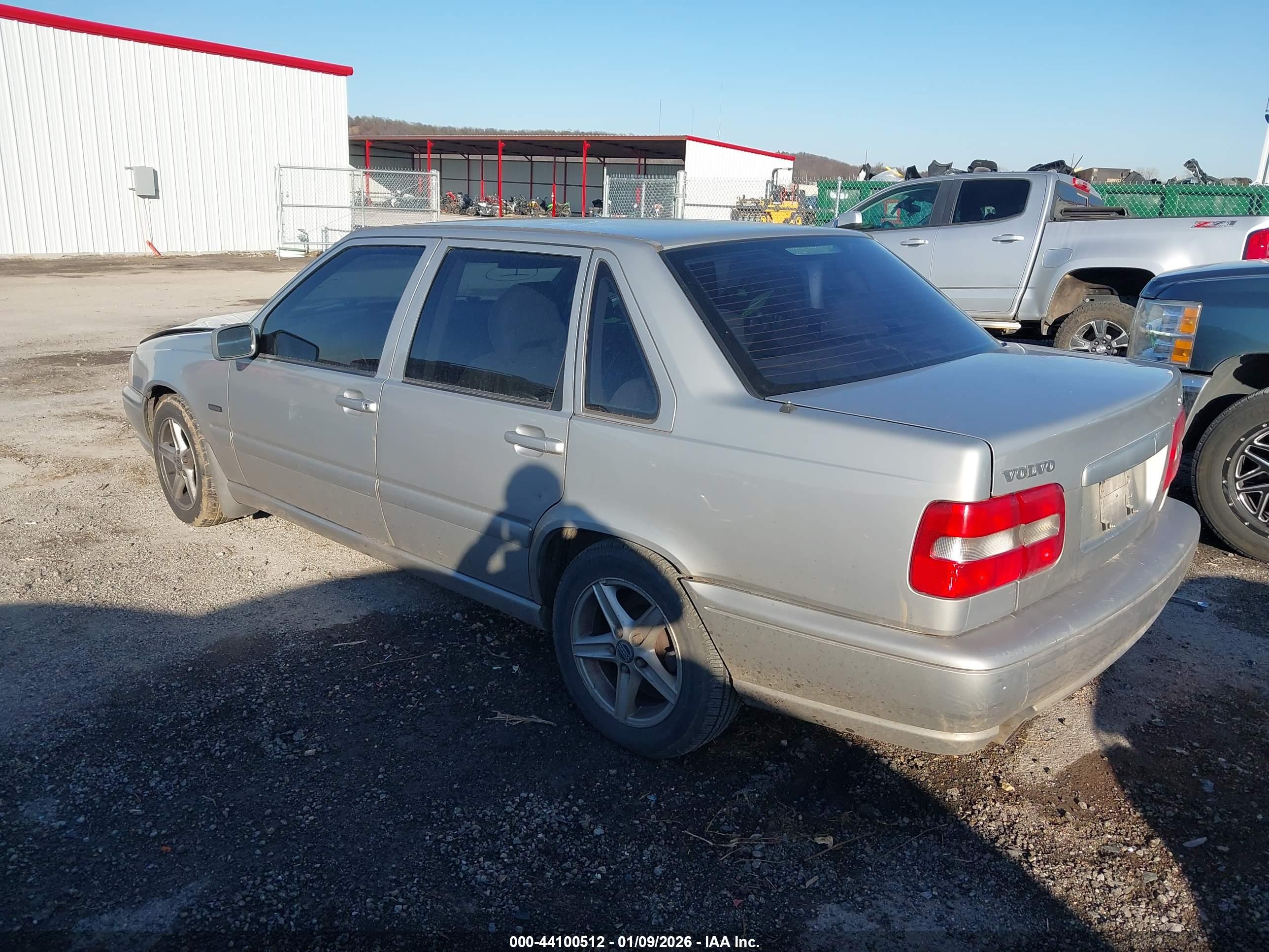 VOLVO S70 image 3