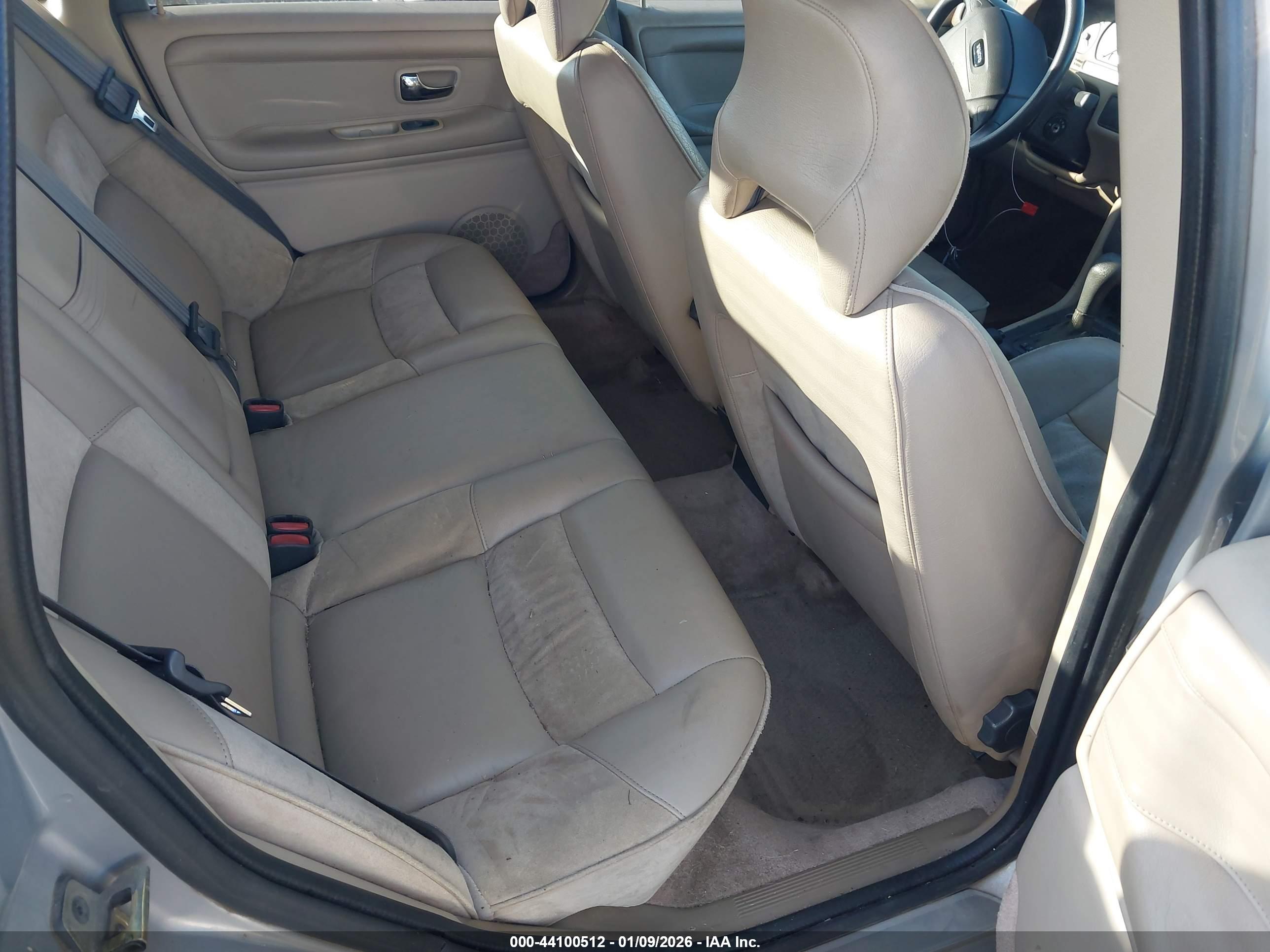 VOLVO S70 image 8