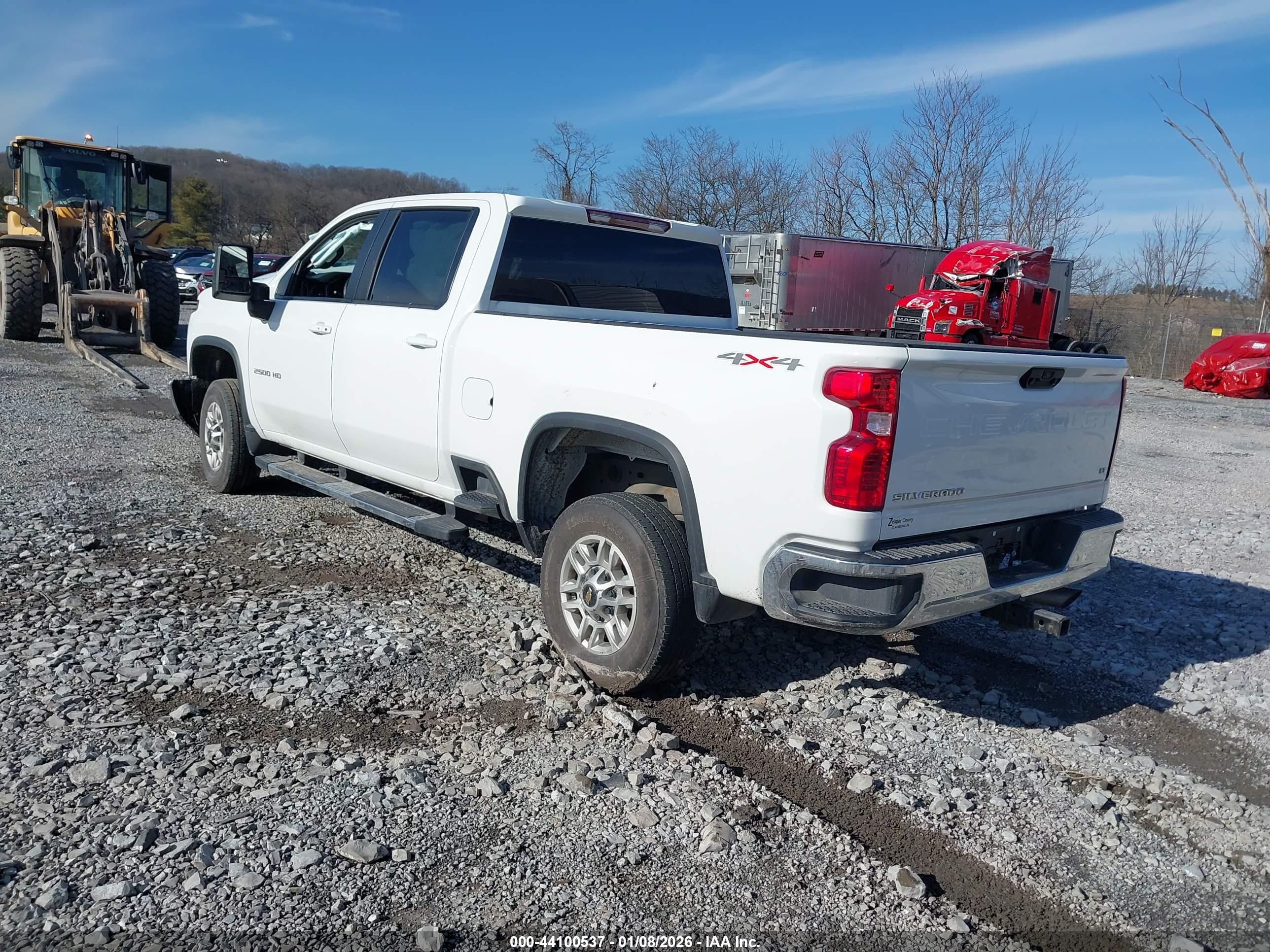 CHEVROLET SILVERADO image 3