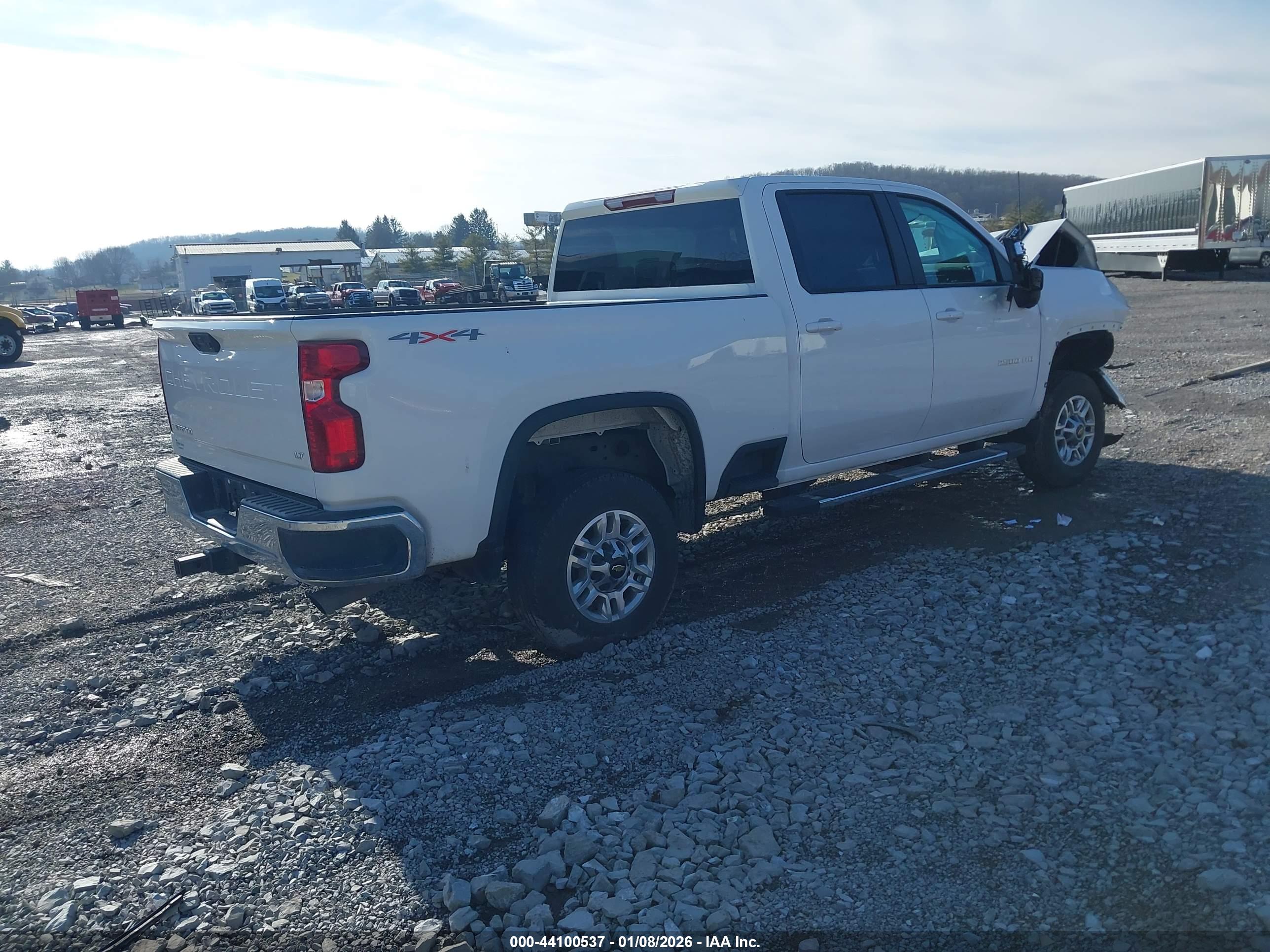CHEVROLET SILVERADO image 4