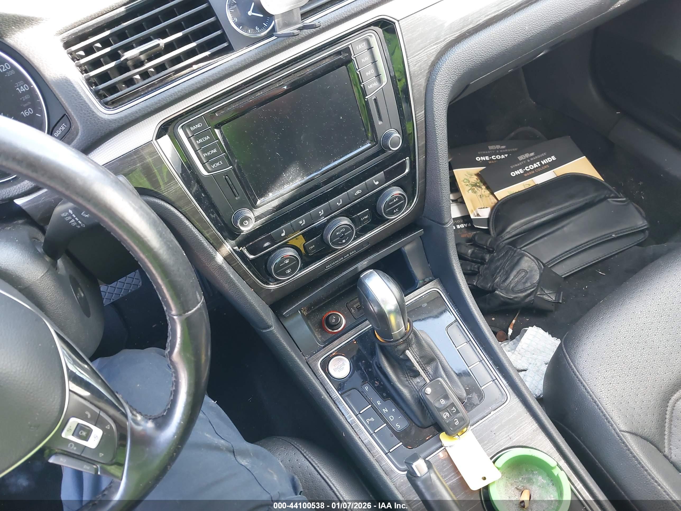 VOLKSWAGEN PASSAT image 11
