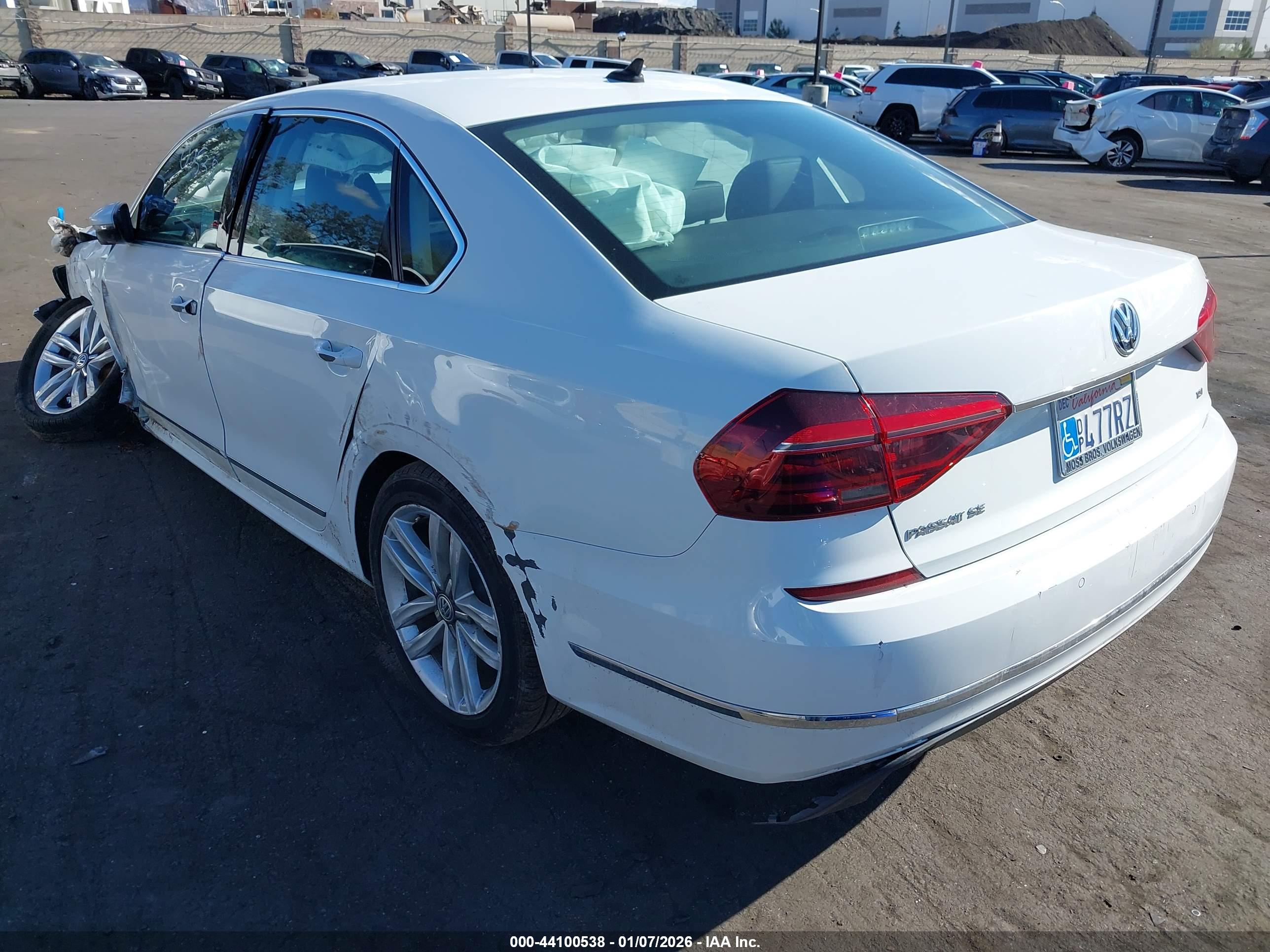 VOLKSWAGEN PASSAT image 3