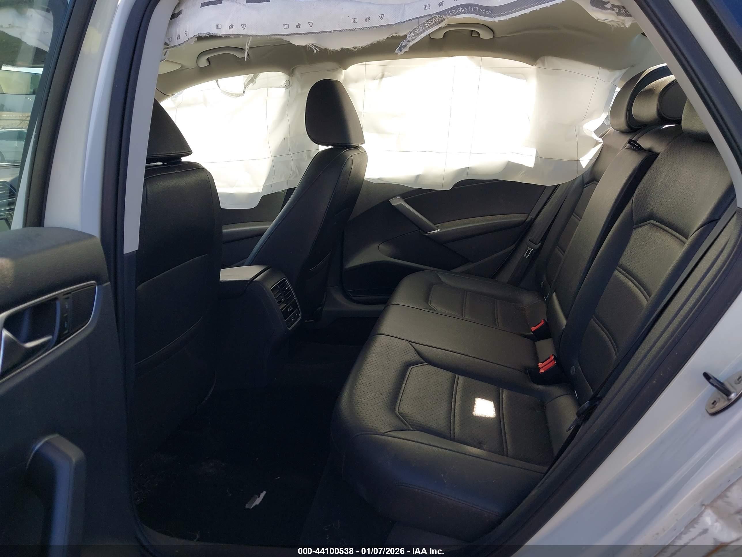 VOLKSWAGEN PASSAT image 8