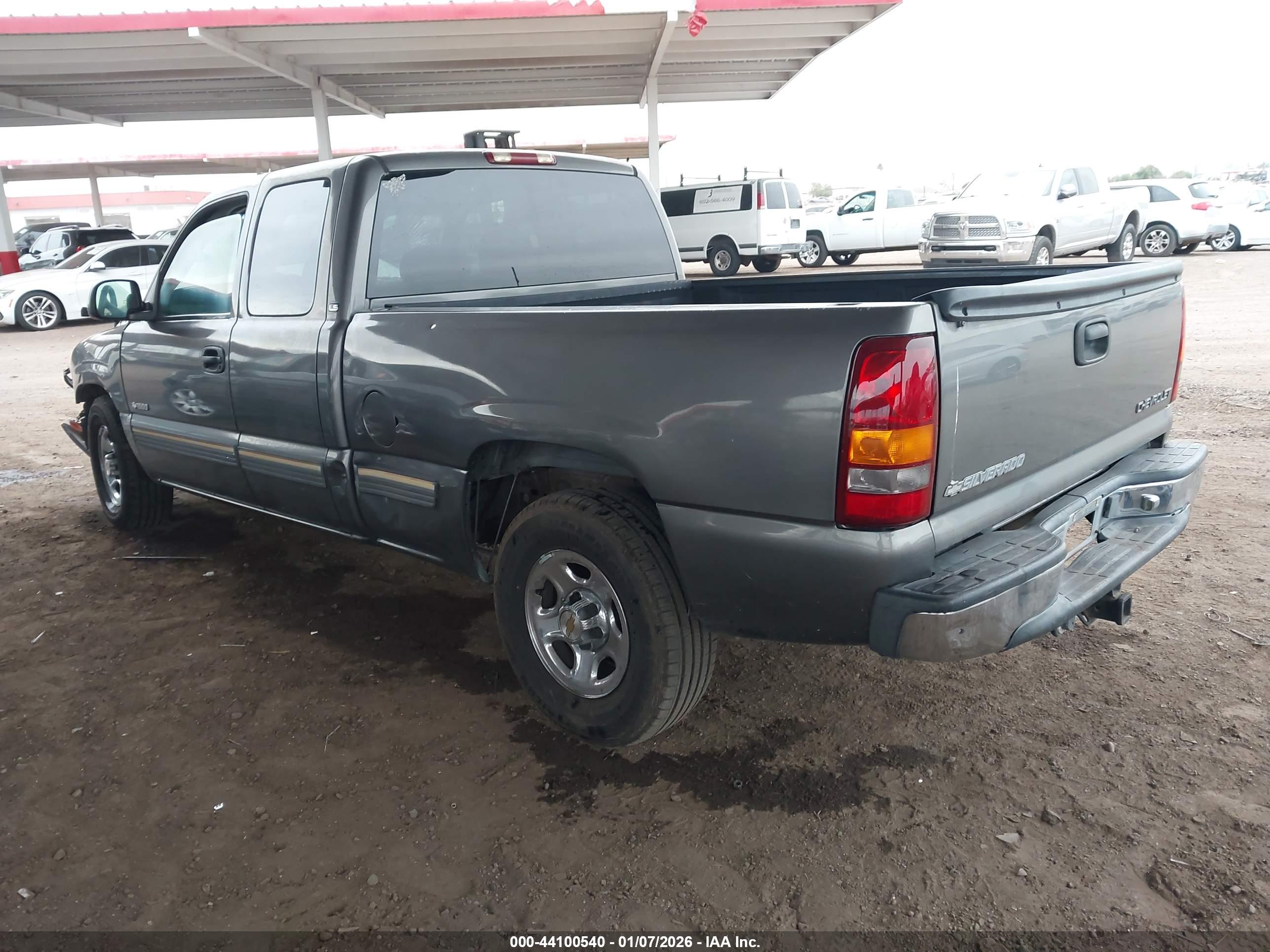 CHEVROLET SILVERADO image 3