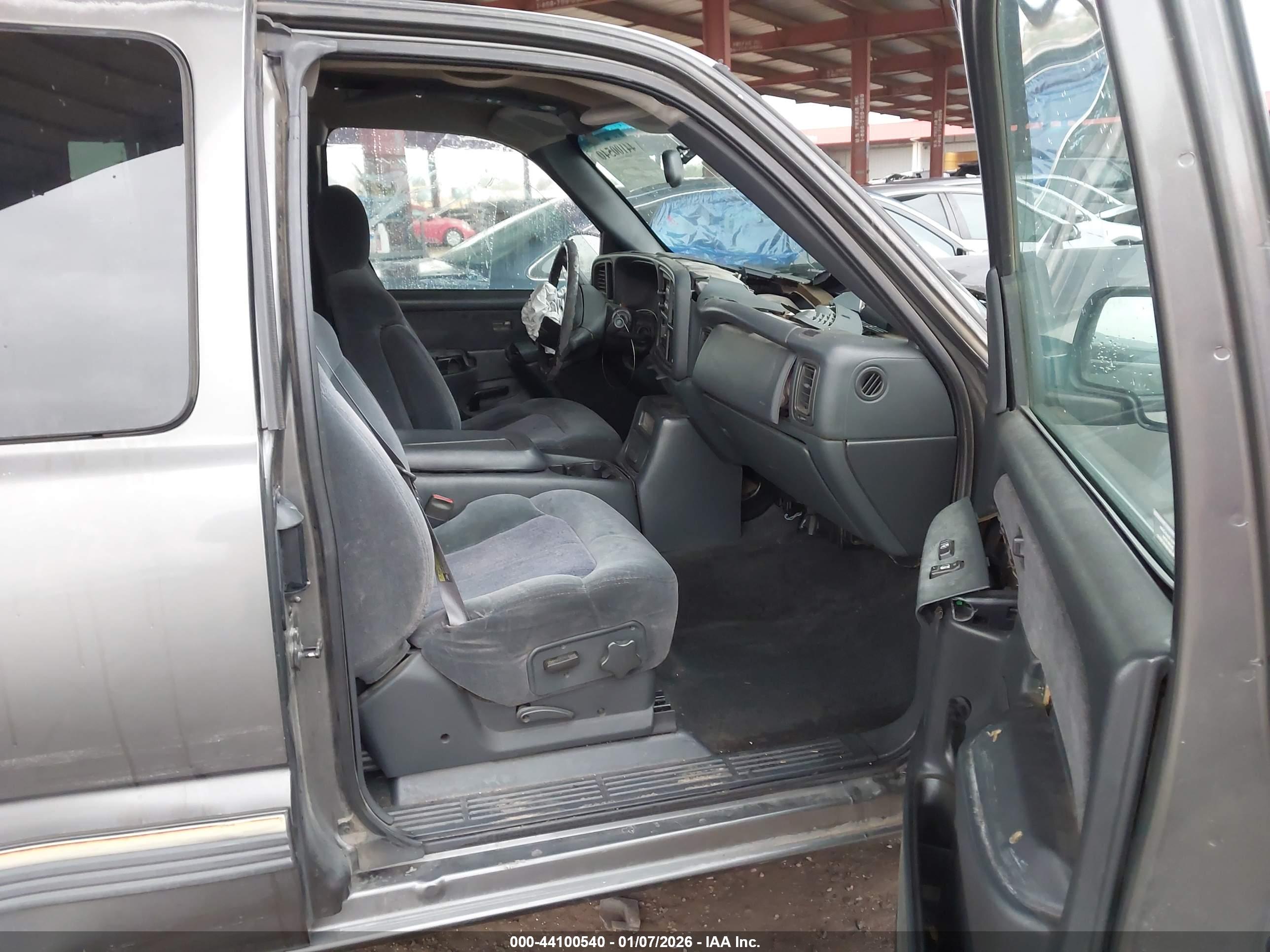 CHEVROLET SILVERADO image 5