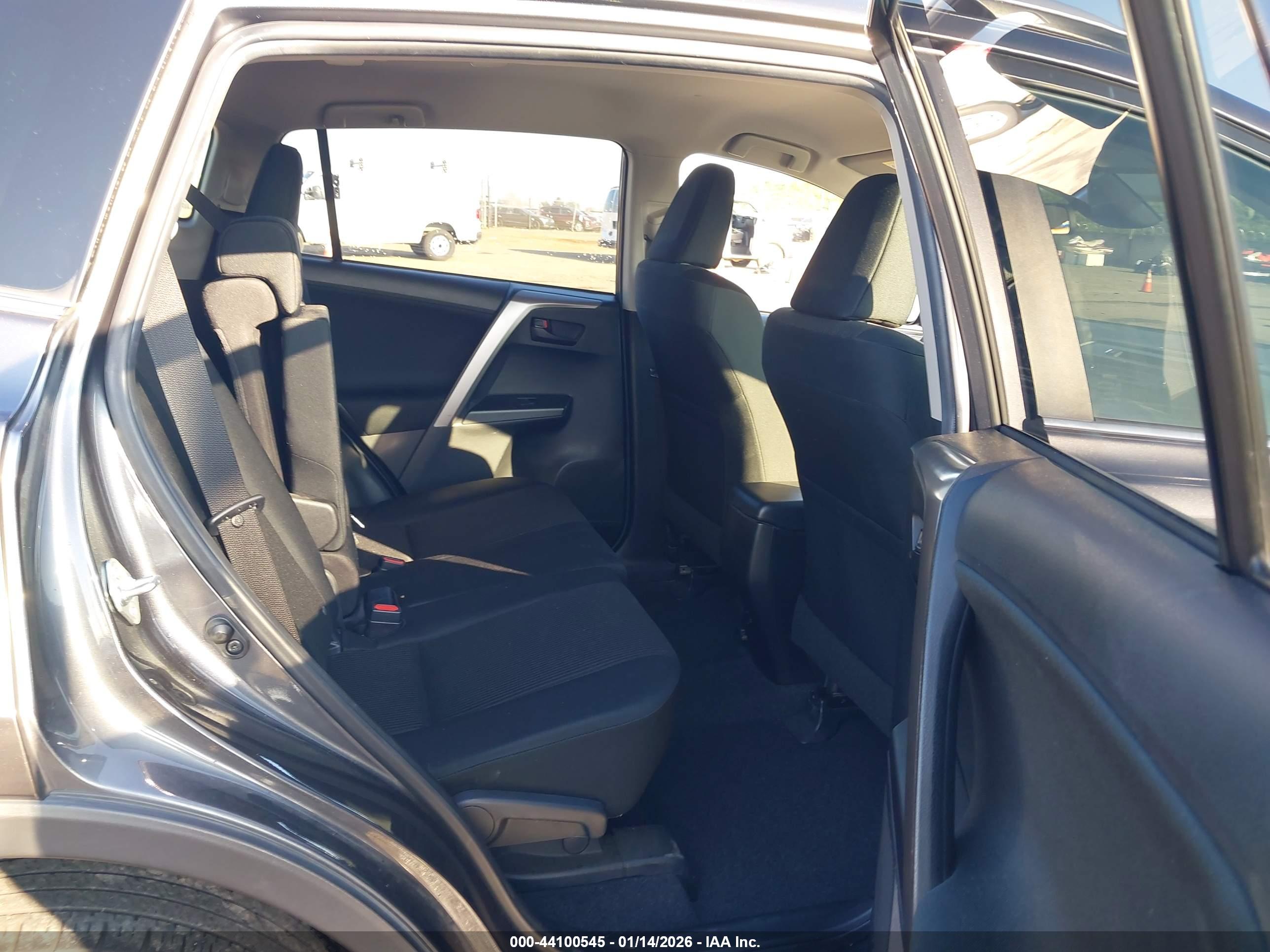 TOYOTA RAV4 image 8