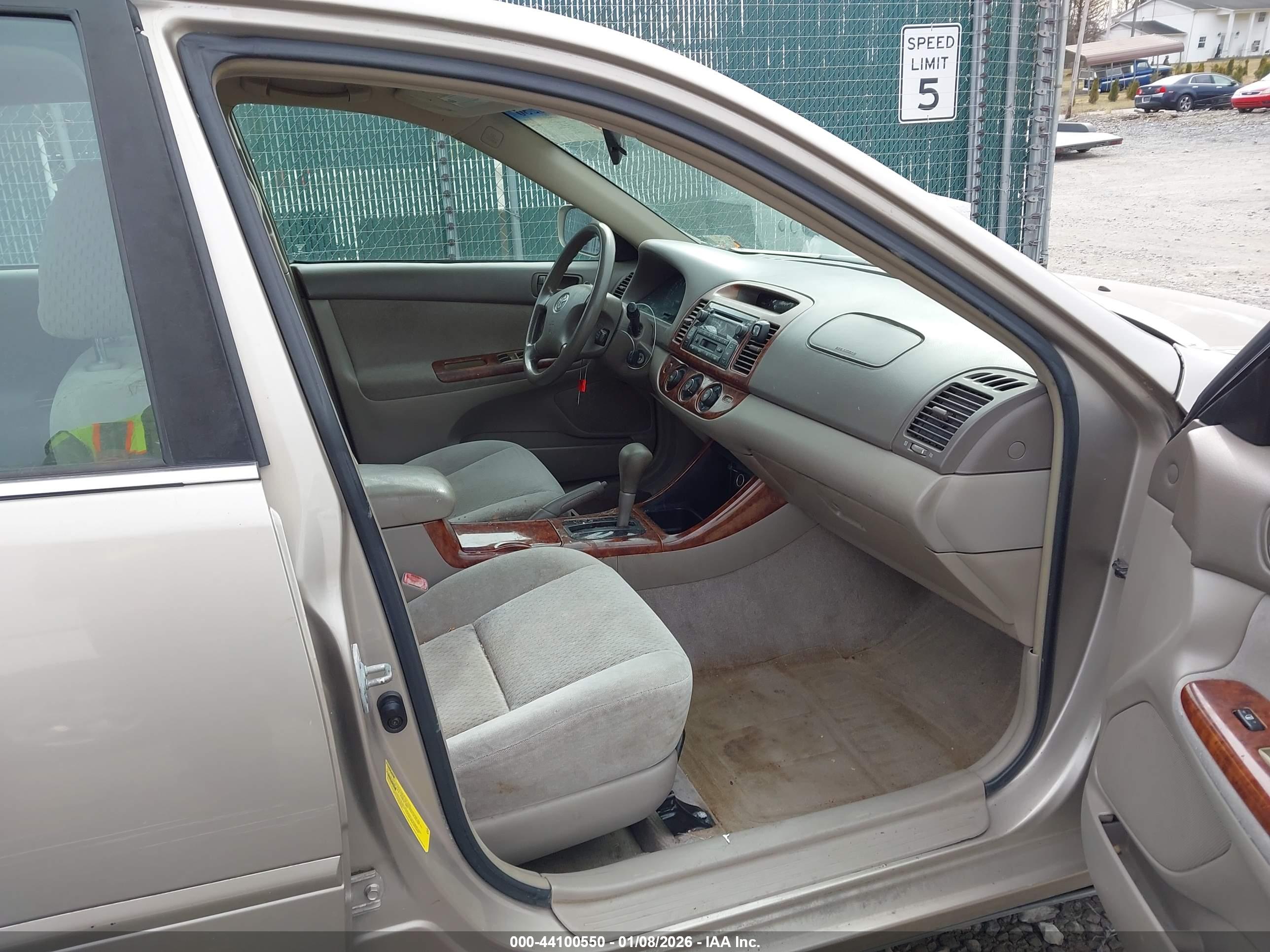 TOYOTA CAMRY image 5