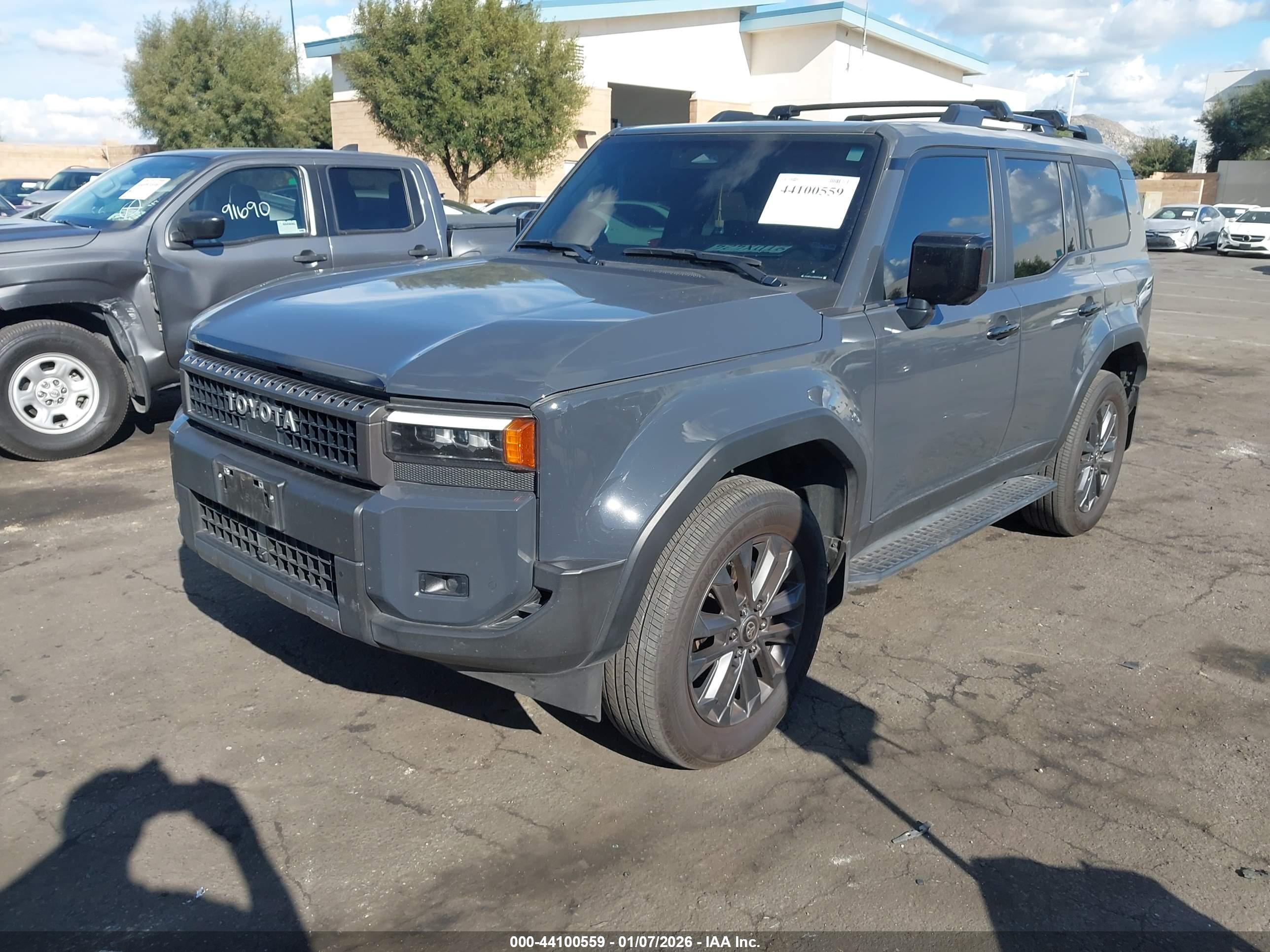 TOYOTA LAND image 2