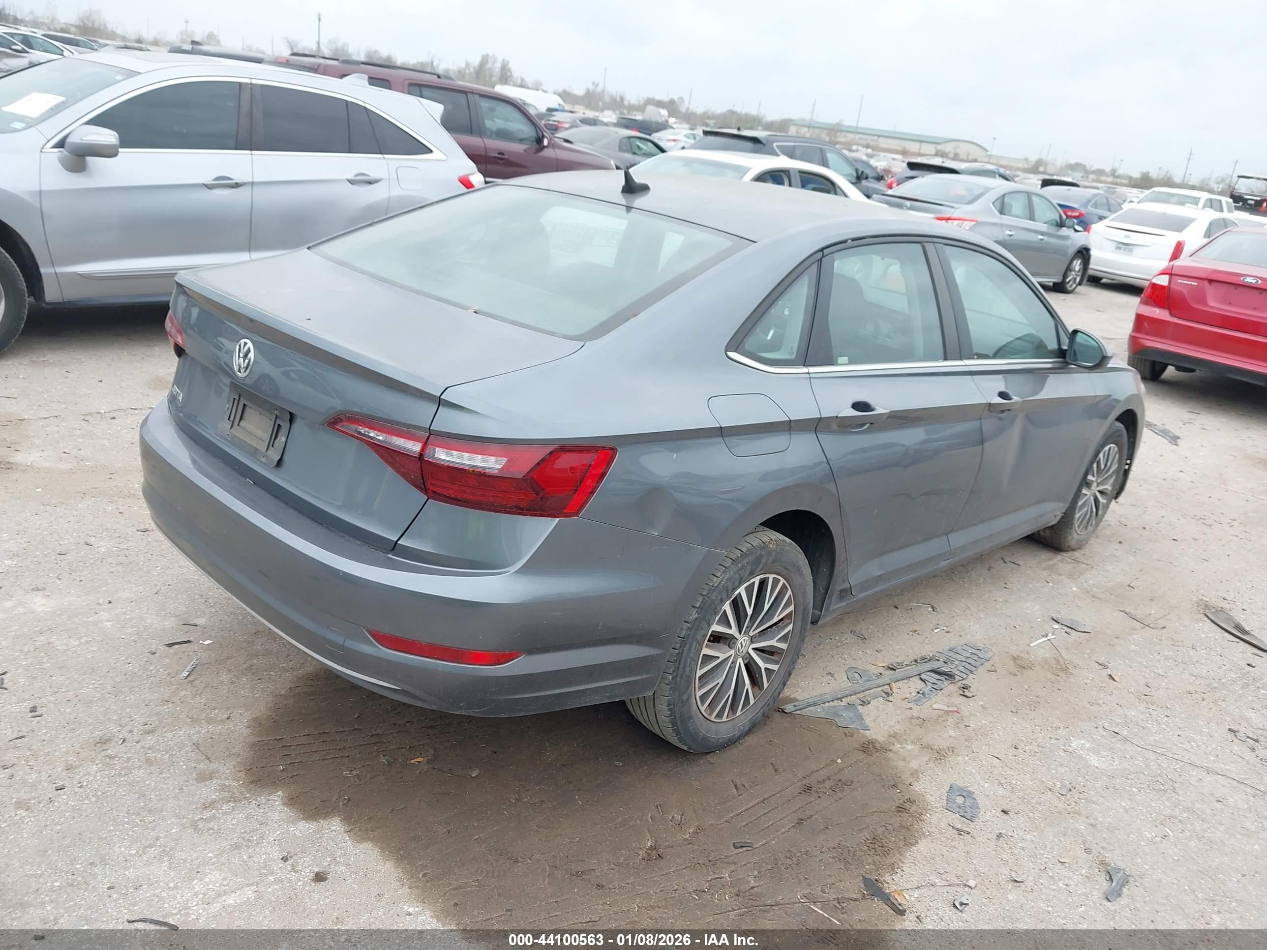 VOLKSWAGEN JETTA image 4