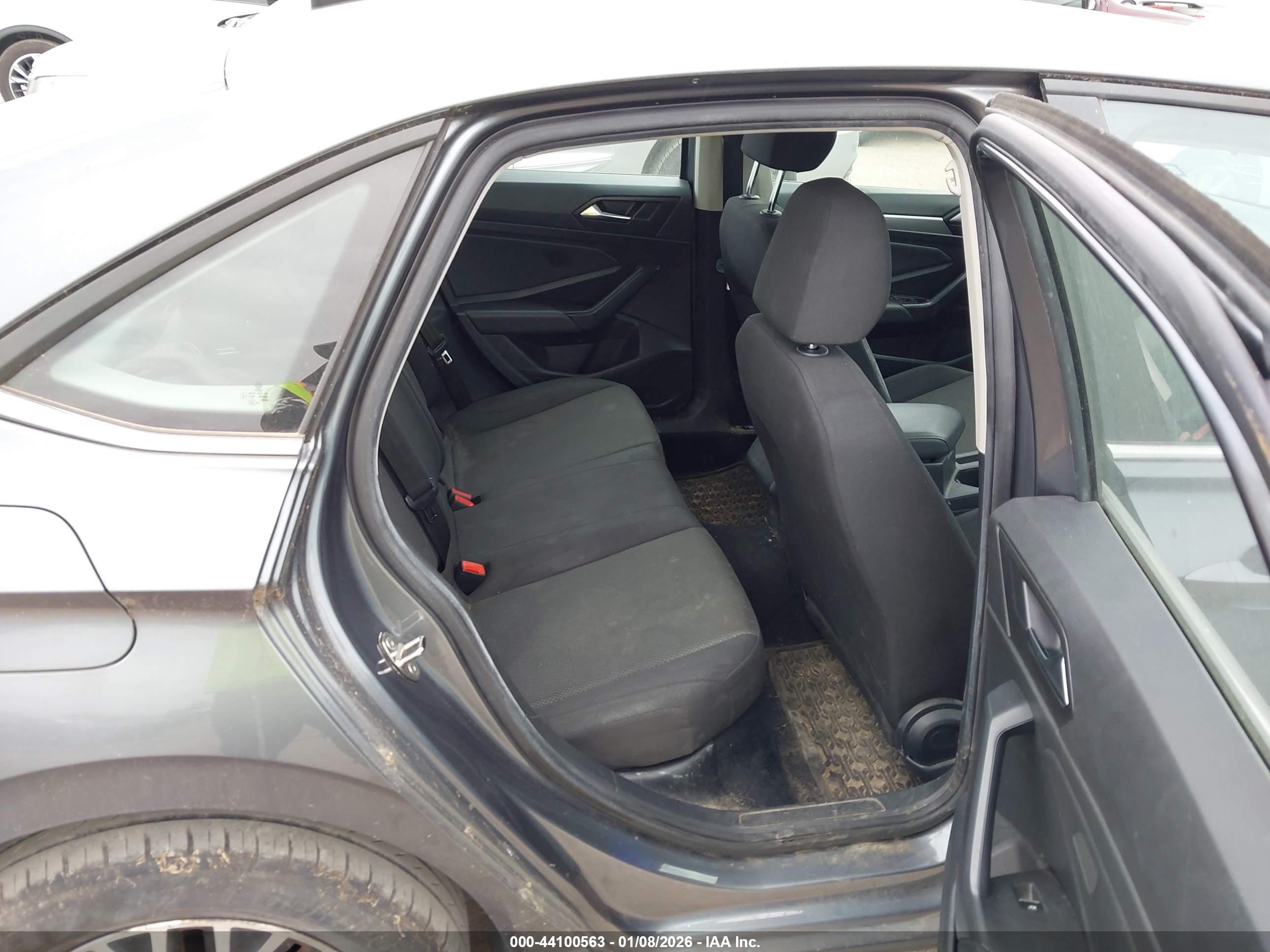VOLKSWAGEN JETTA image 8