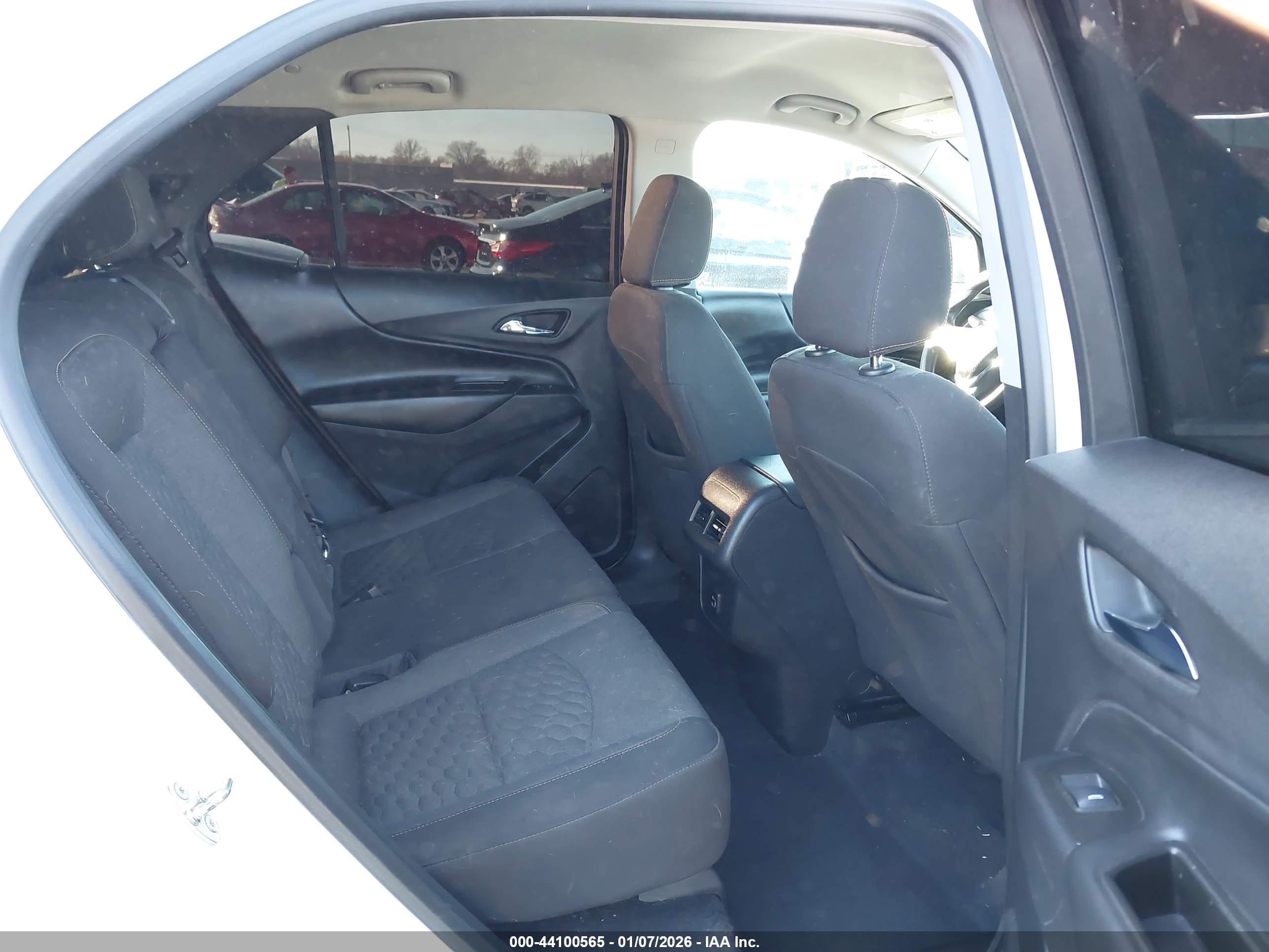 CHEVROLET EQUINOX image 8