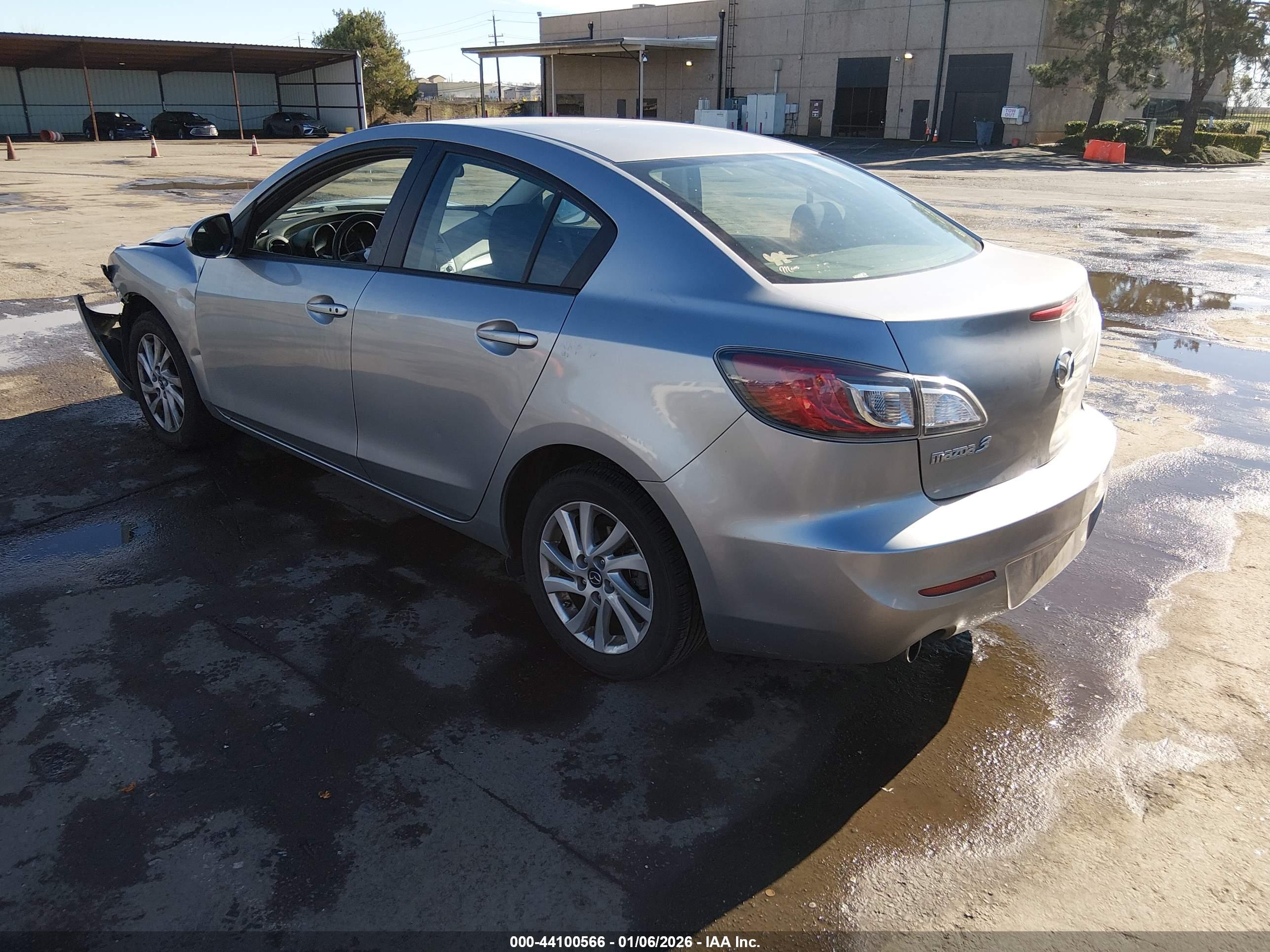 MAZDA MAZDA3 image 3