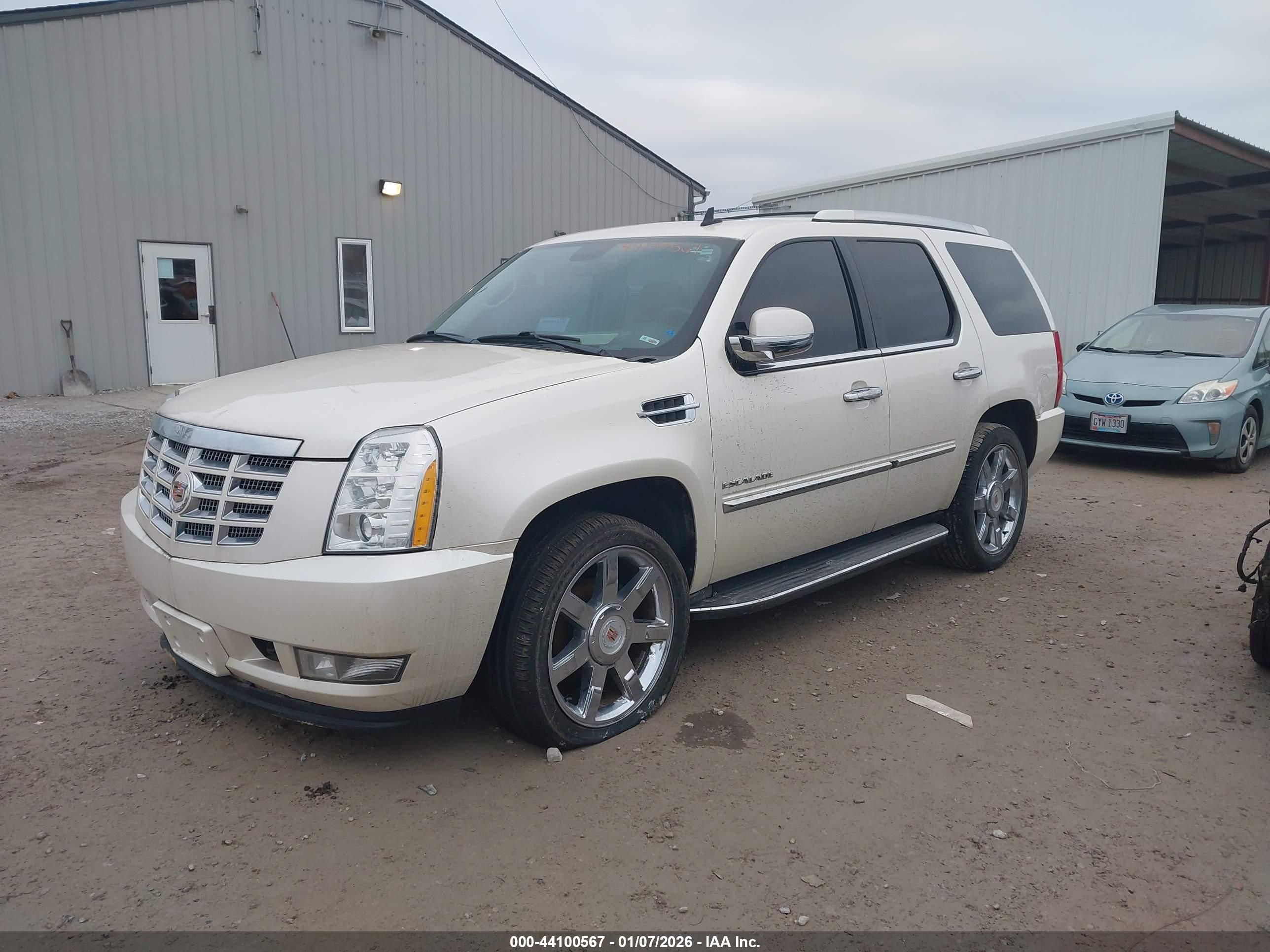 CADILLAC ESCALADE image 2