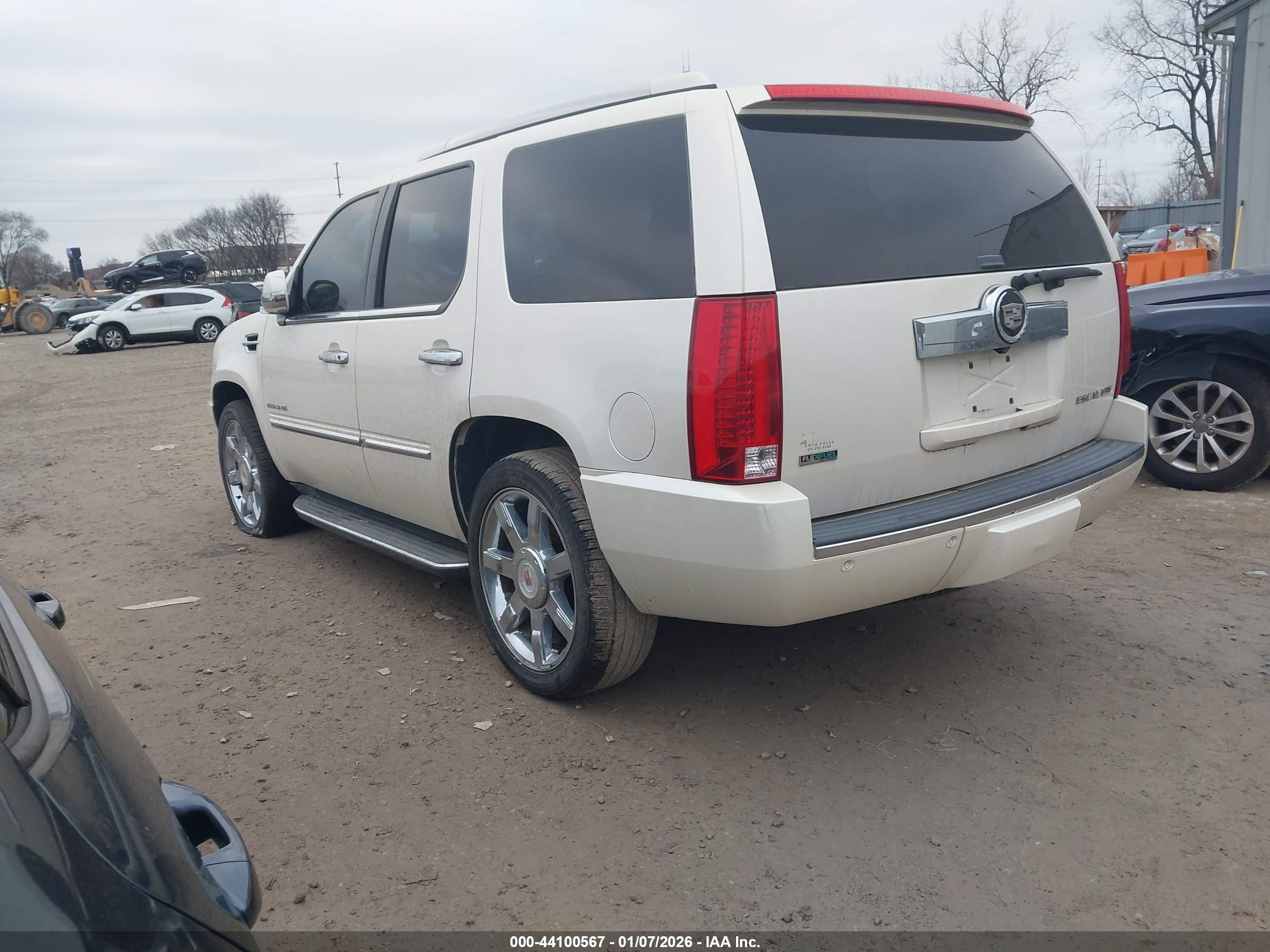 CADILLAC ESCALADE image 3