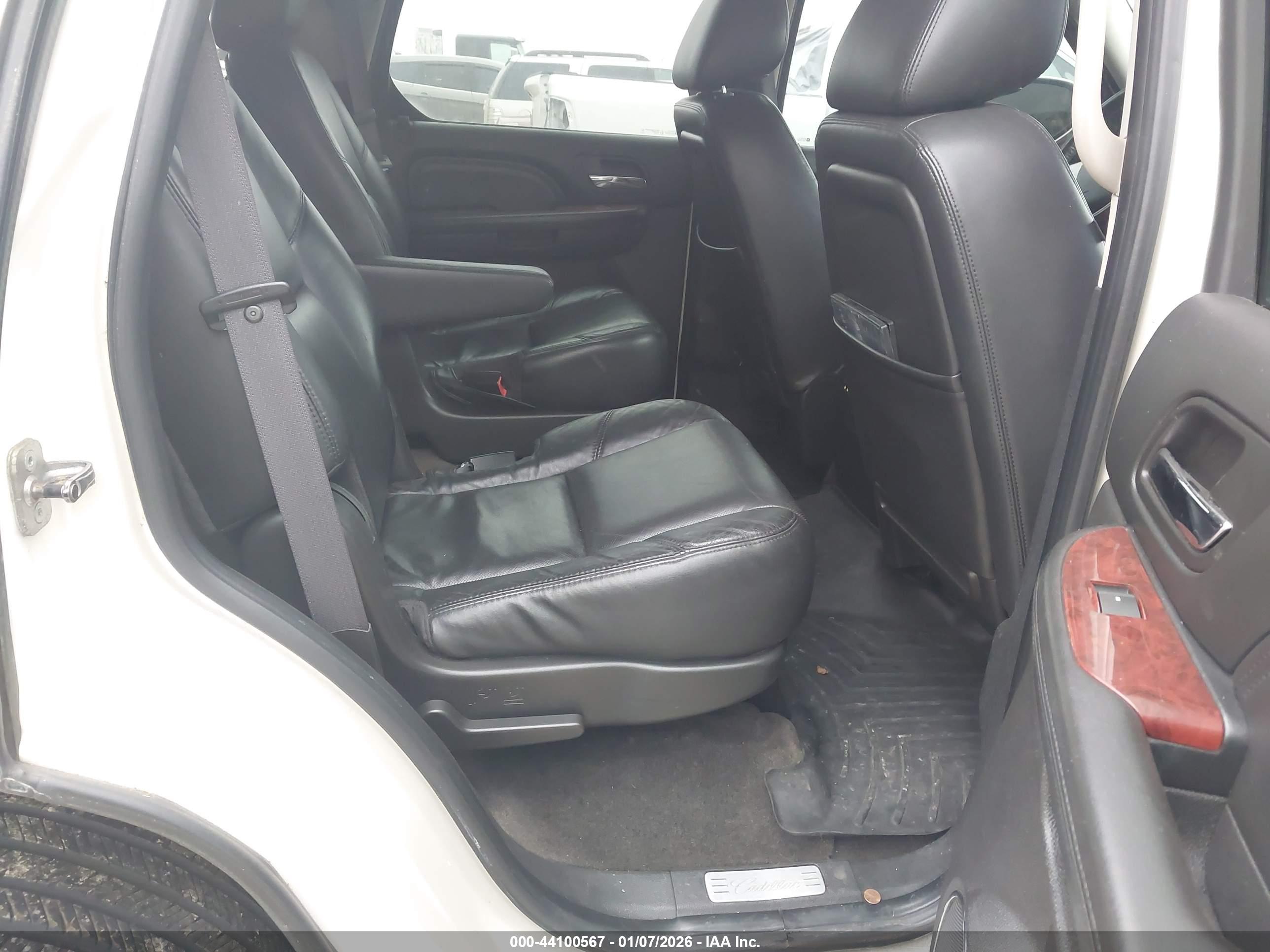 CADILLAC ESCALADE image 8
